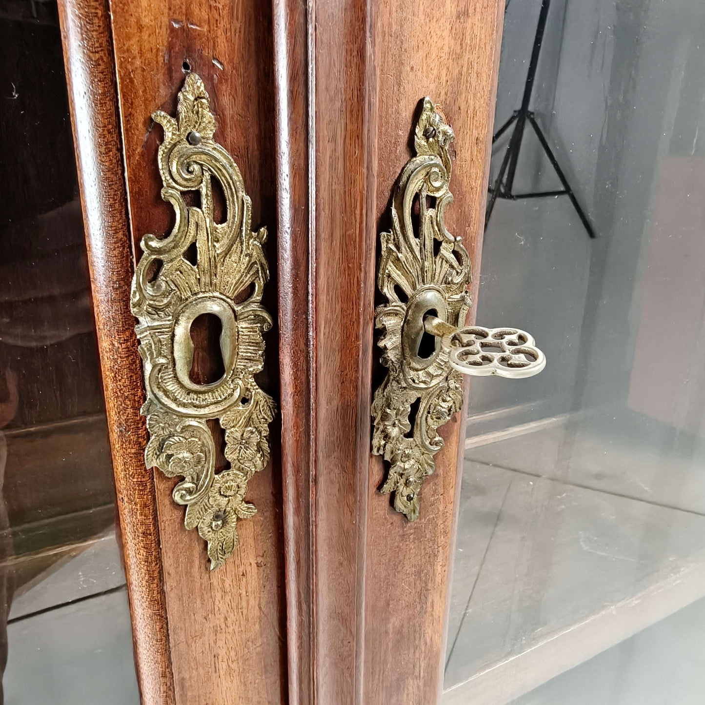 18th Century Dutch Bookcase / Display Cabinet, circa 1760–1780 18th Century Dutch Bookcase / Display Cabinet, circa 1760–1780