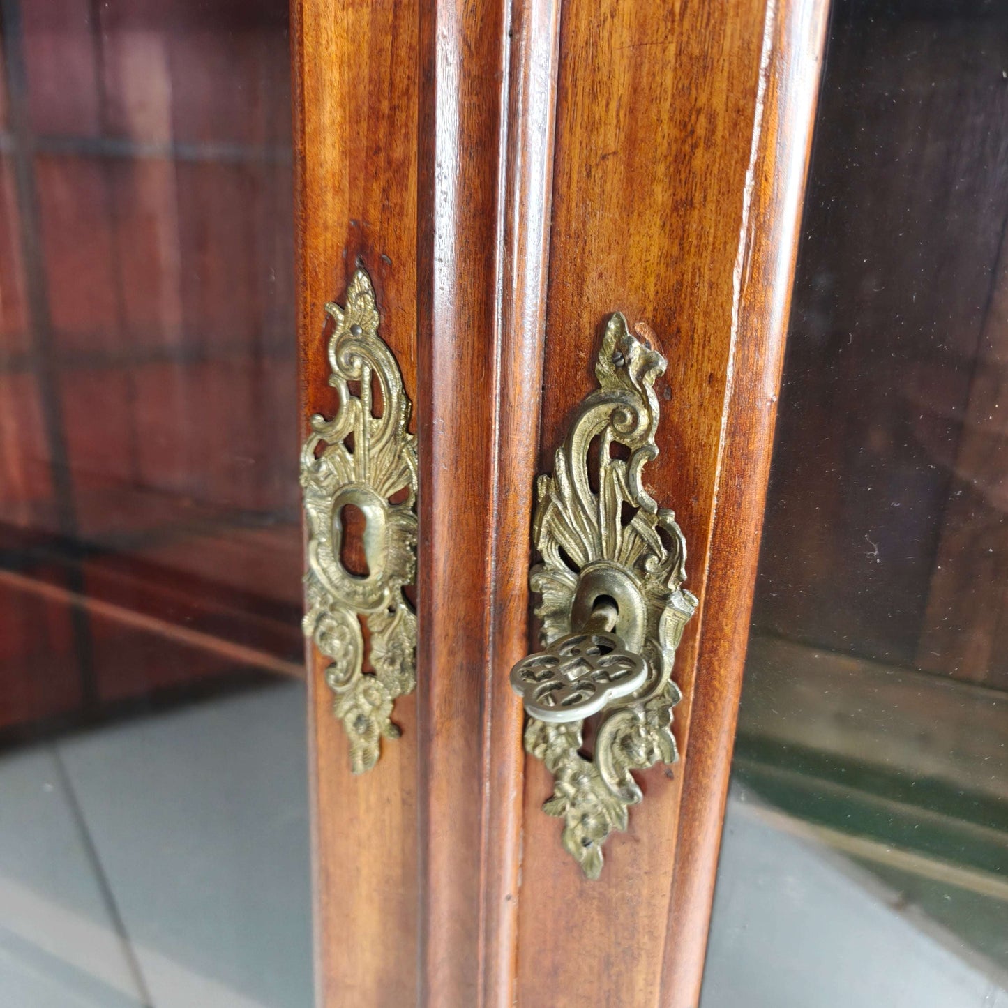18th Century Dutch Bookcase / Display Cabinet, circa 1760–1780 18th Century Dutch Bookcase / Display Cabinet, circa 1760–1780