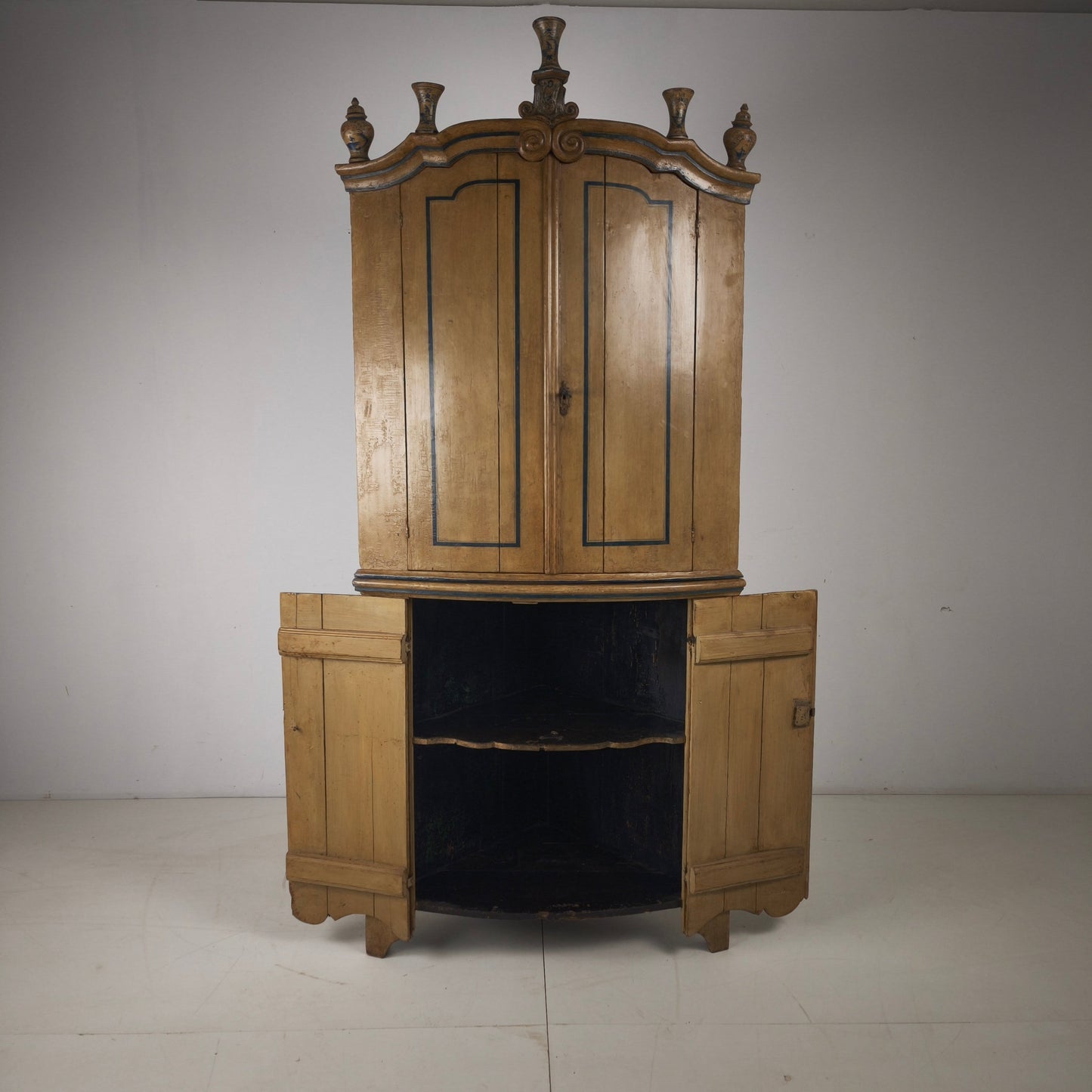 18th Century Dutch Witwerk Cabinet with Original Key & Faux Delft Decoration 18th Century Dutch Witwerk Cabinet with Original Key & Faux Delft Decoration
