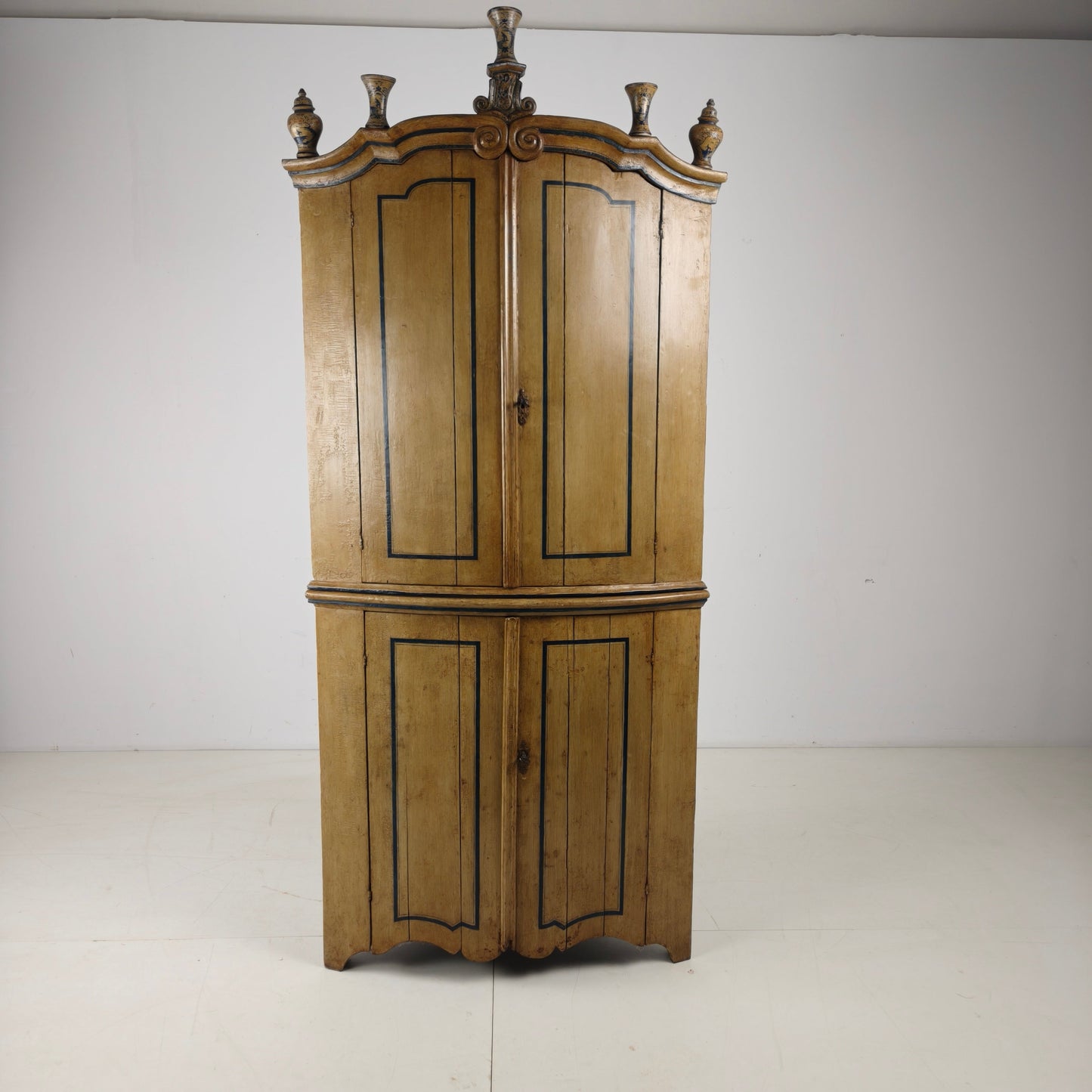 18th Century Dutch Witwerk Cabinet with Original Key & Faux Delft Decoration 18th Century Dutch Witwerk Cabinet with Original Key & Faux Delft Decoration