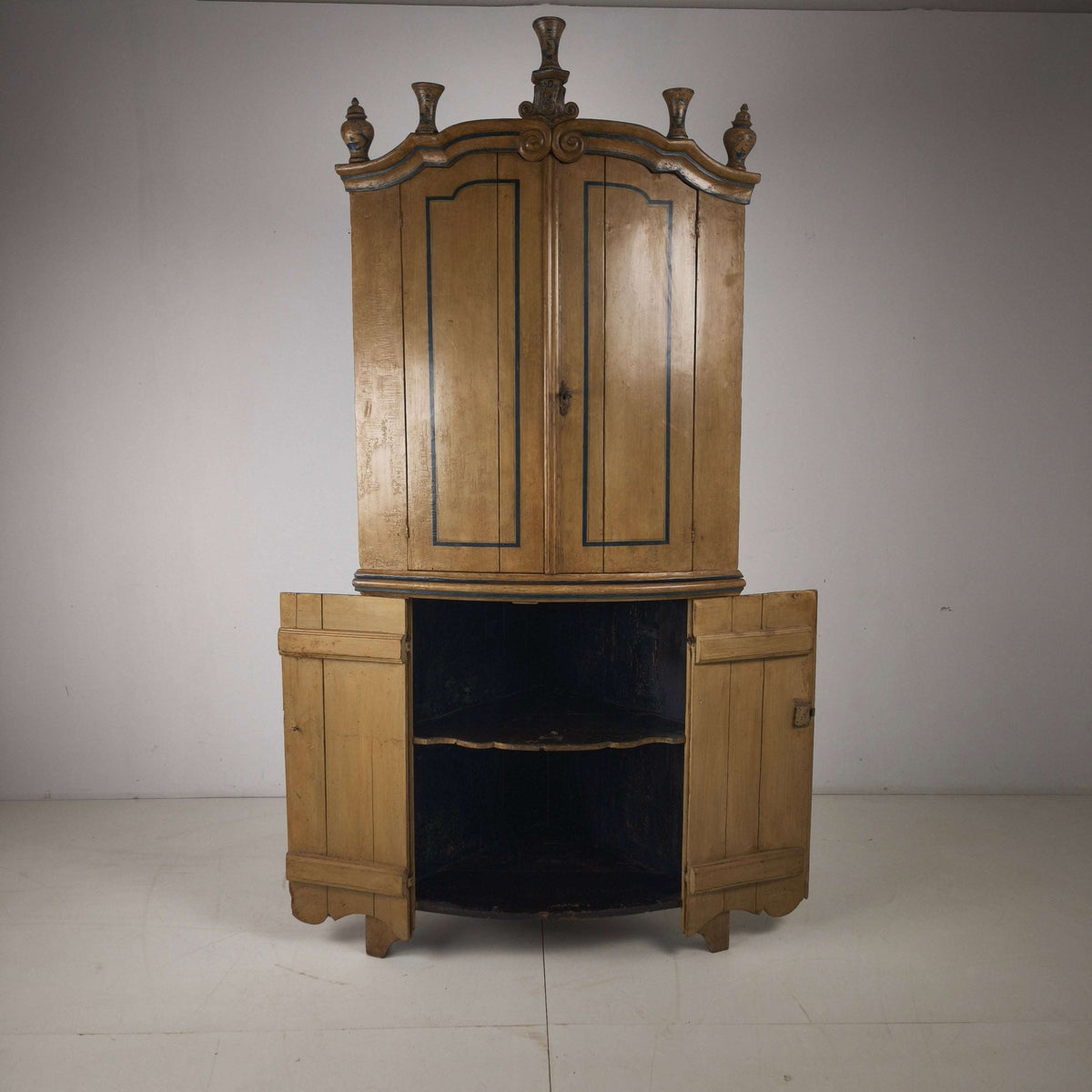 18th Century Dutch Witwerk Cabinet with Original Key & Faux Delft Decoration 18th Century Dutch Witwerk Cabinet with Original Key & Faux Delft Decoration