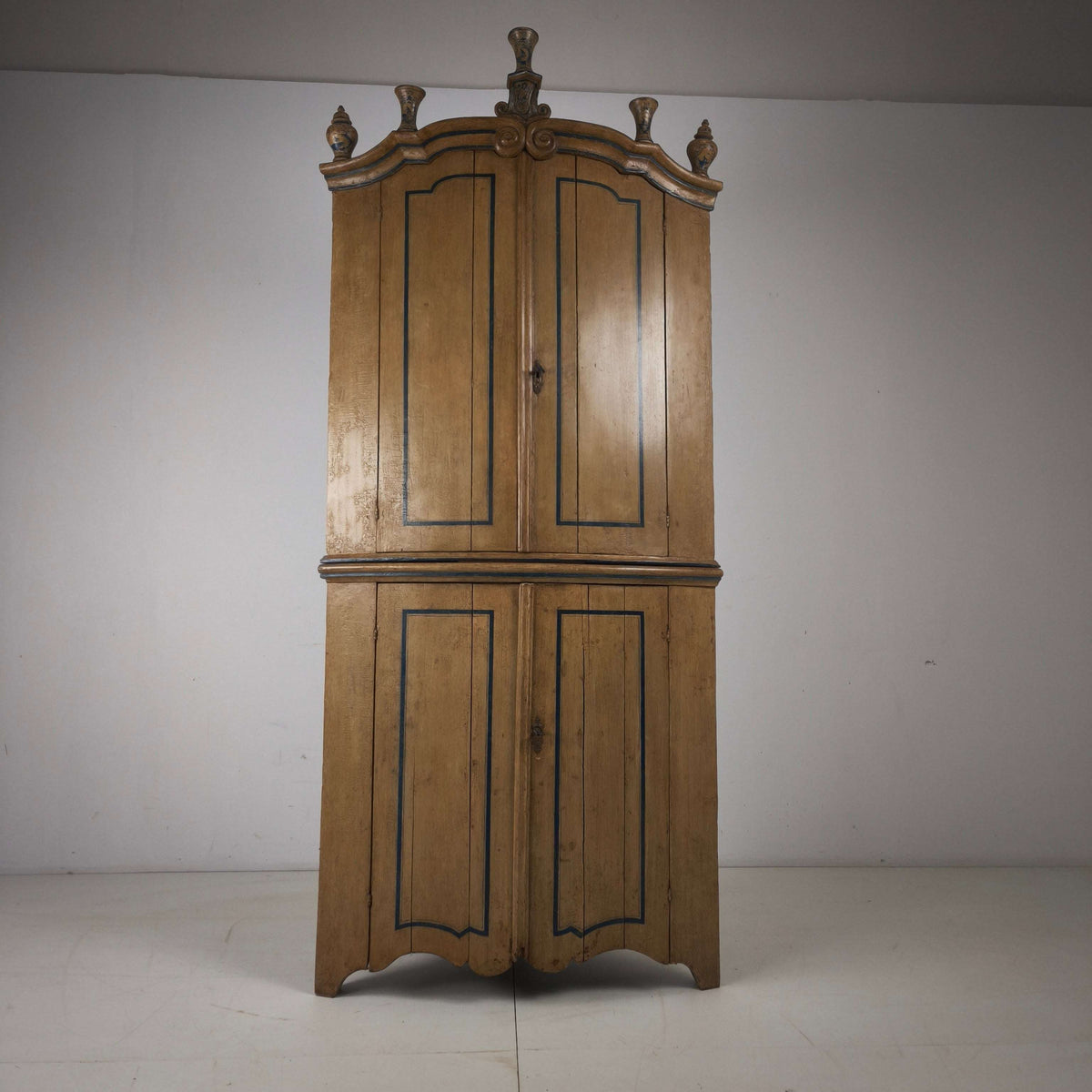 18th Century Dutch Witwerk Cabinet with Original Key & Faux Delft Decoration 18th Century Dutch Witwerk Cabinet with Original Key & Faux Delft Decoration