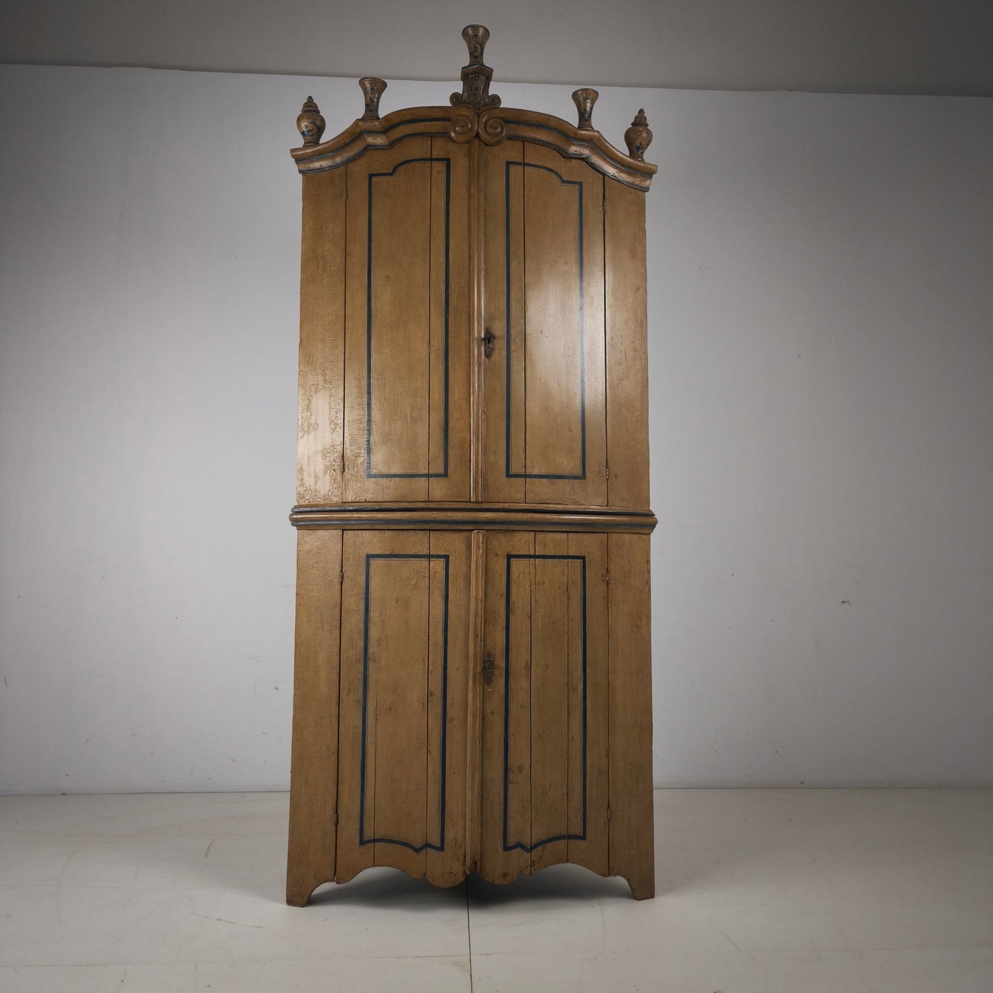 18th Century Dutch Witwerk Cabinet with Original Key & Faux Delft Decoration 18th Century Dutch Witwerk Cabinet with Original Key & Faux Delft Decoration