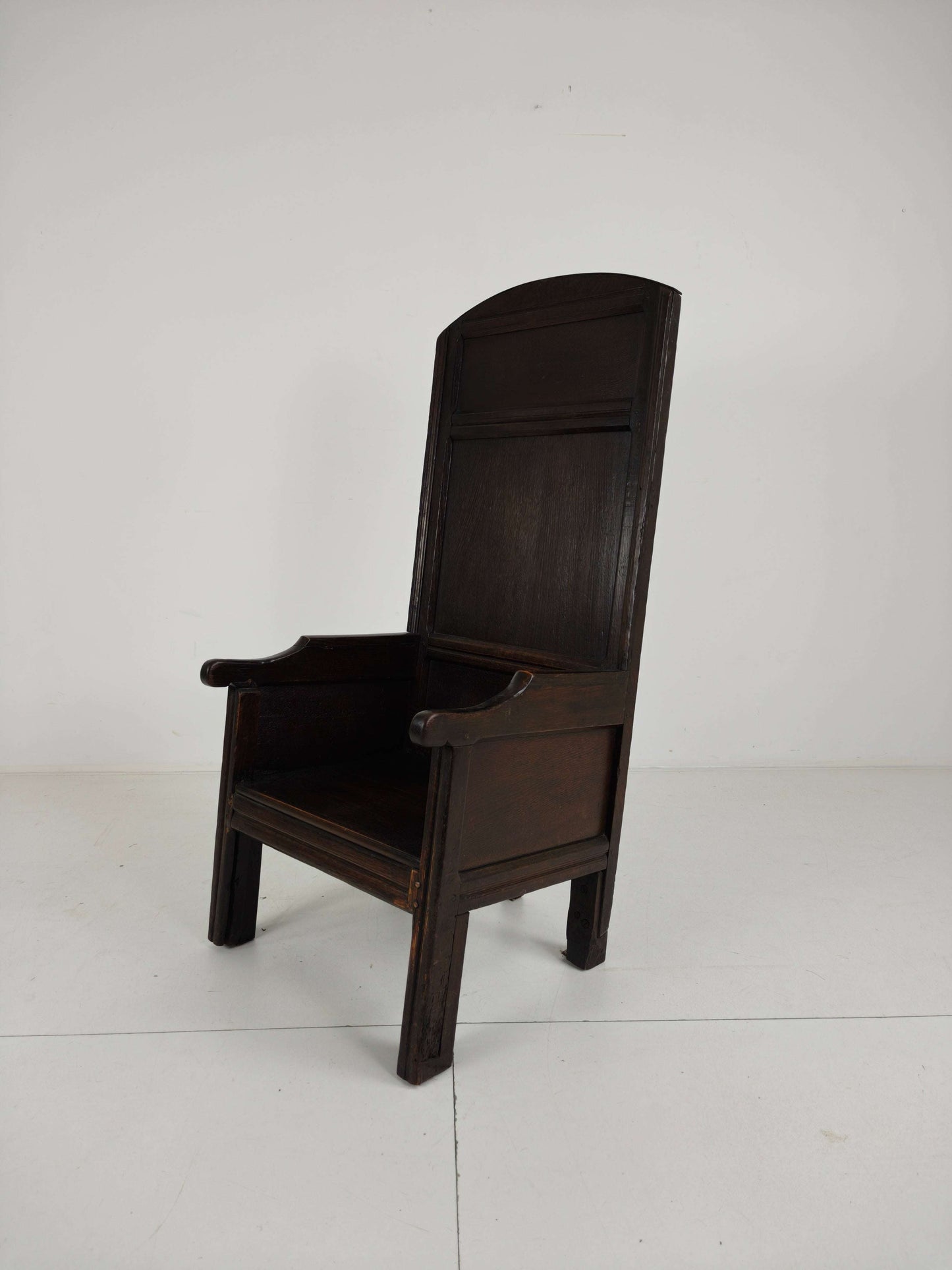 18th Century English Fireplace Chair – High Back with 5 Legs 18th Century English Fireplace Chair – High Back with 5 Legs