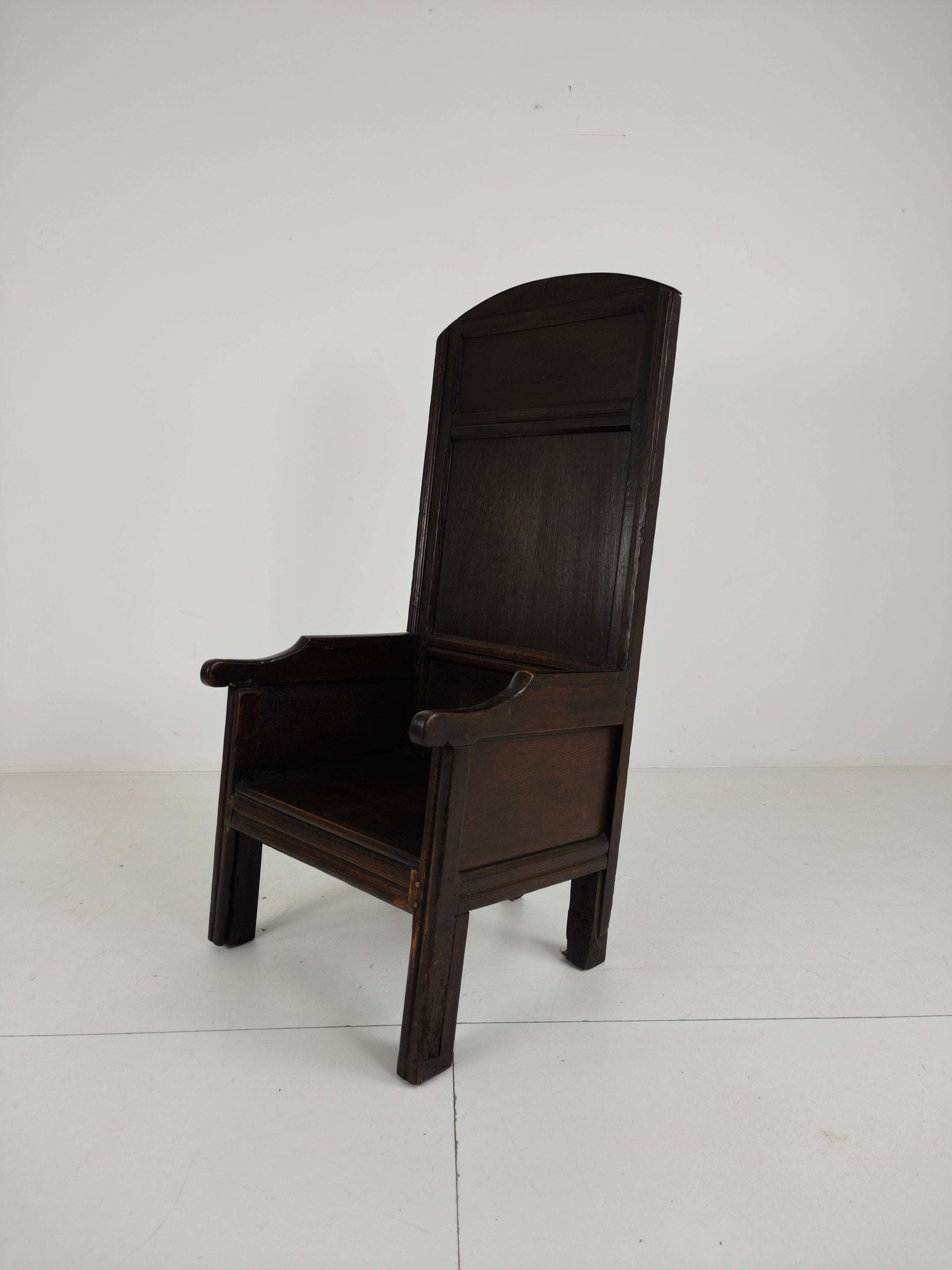 18th Century English Fireplace Chair – High Back with 5 Legs 18th Century English Fireplace Chair – High Back with 5 Legs