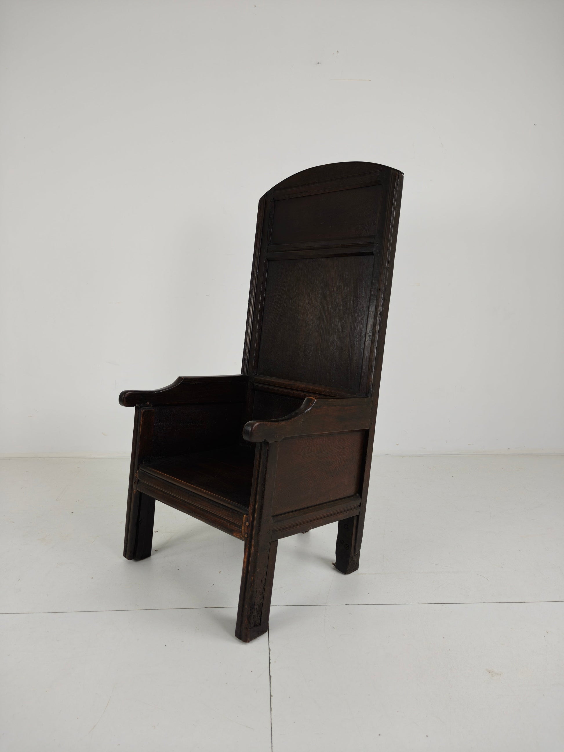 18th Century English Fireplace Chair – High Back with 5 Legs 18th Century English Fireplace Chair – High Back with 5 Legs