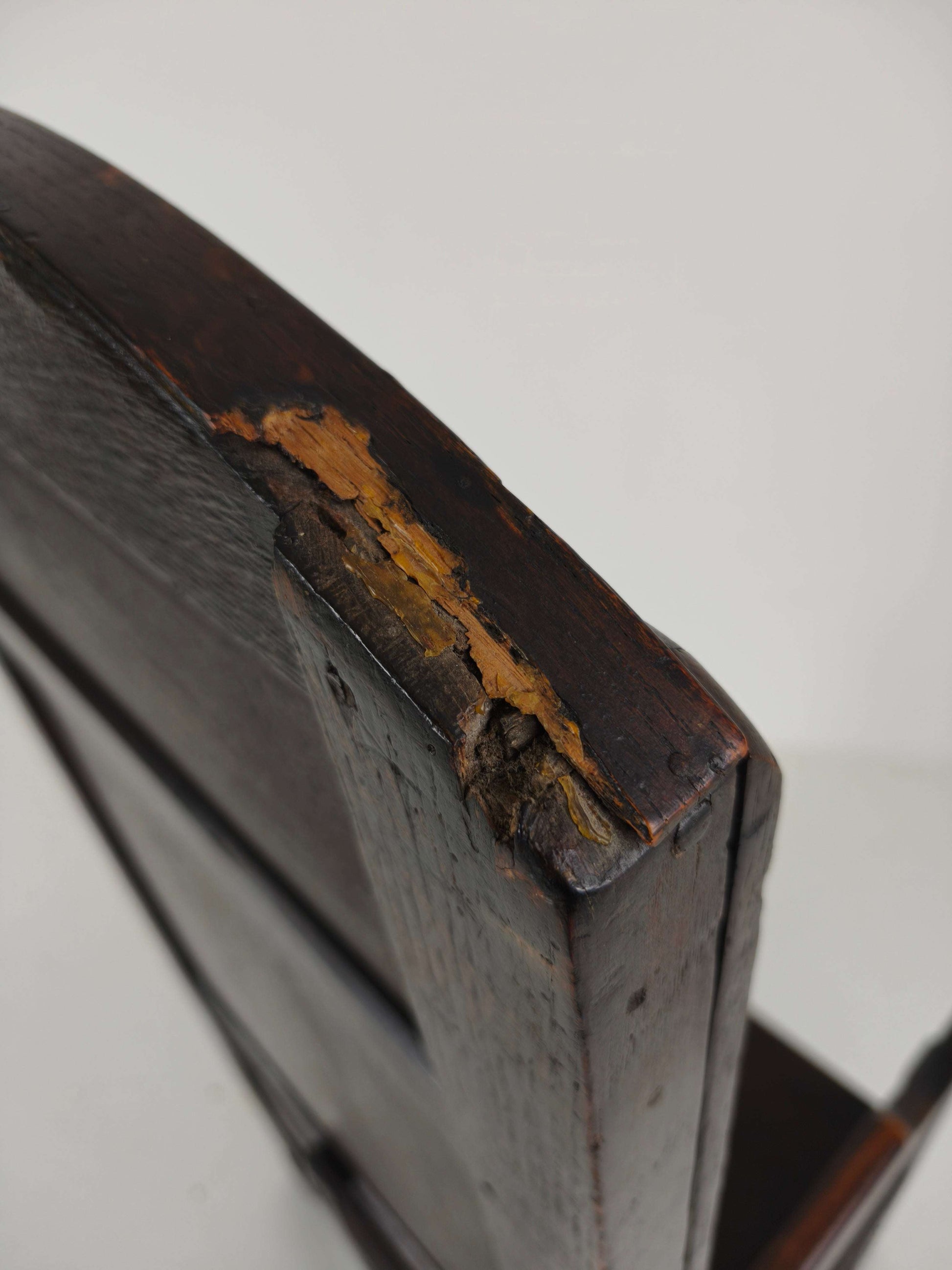 18th Century English Fireplace Chair – High Back with 5 Legs 18th Century English Fireplace Chair – High Back with 5 Legs