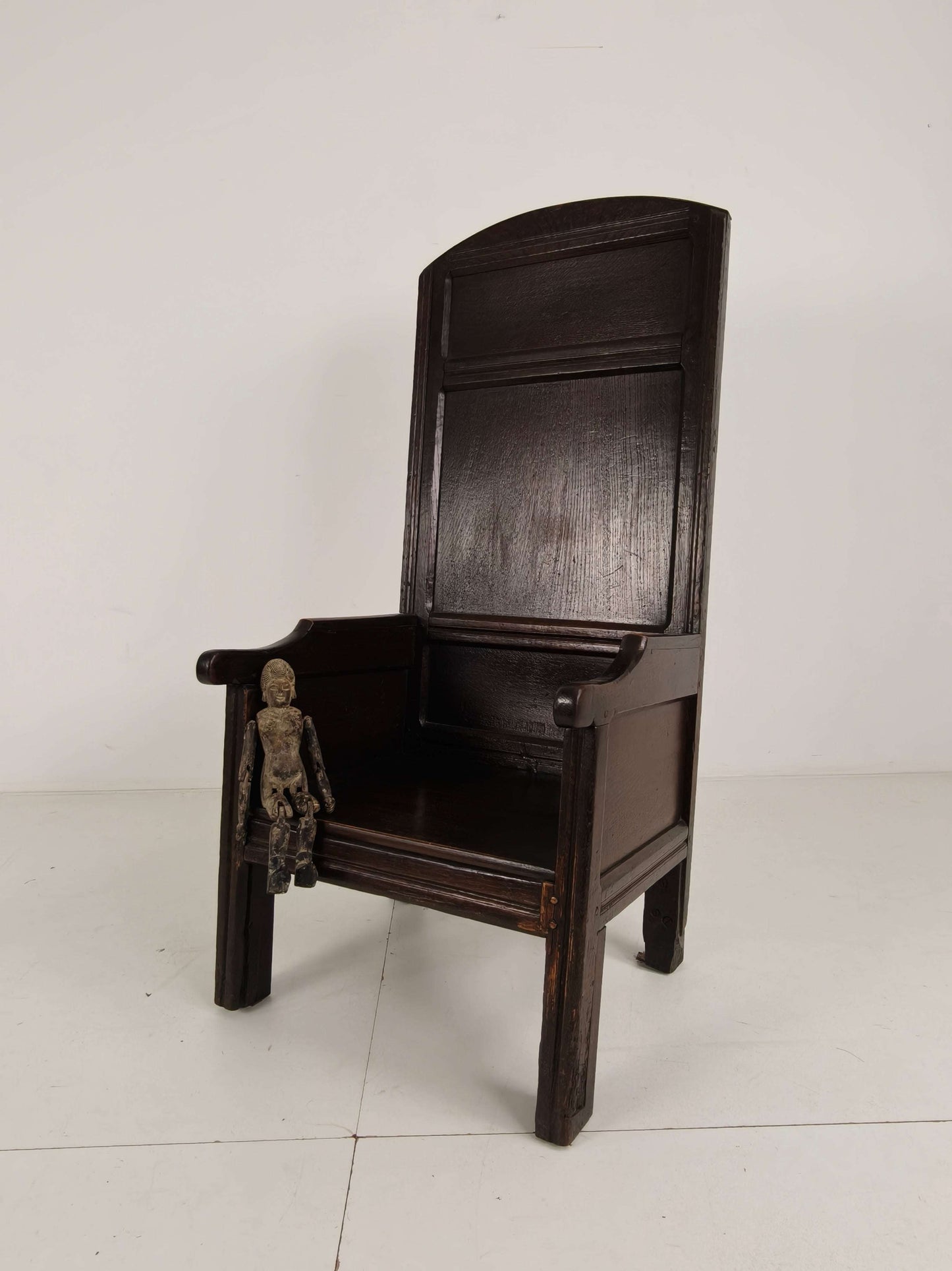 18th Century English Fireplace Chair – High Back with 5 Legs 18th Century English Fireplace Chair – High Back with 5 Legs