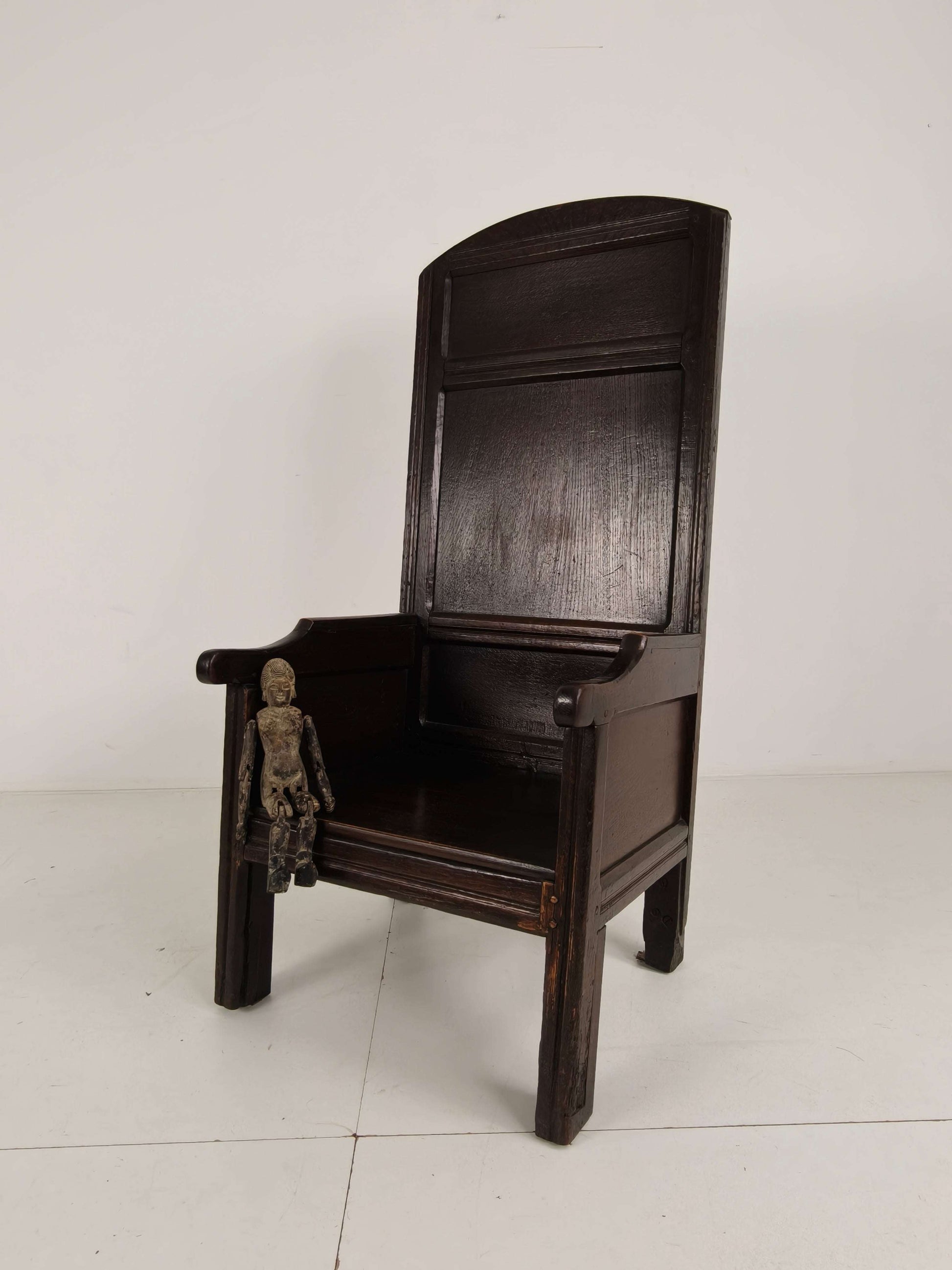 18th Century English Fireplace Chair – High Back with 5 Legs 18th Century English Fireplace Chair – High Back with 5 Legs