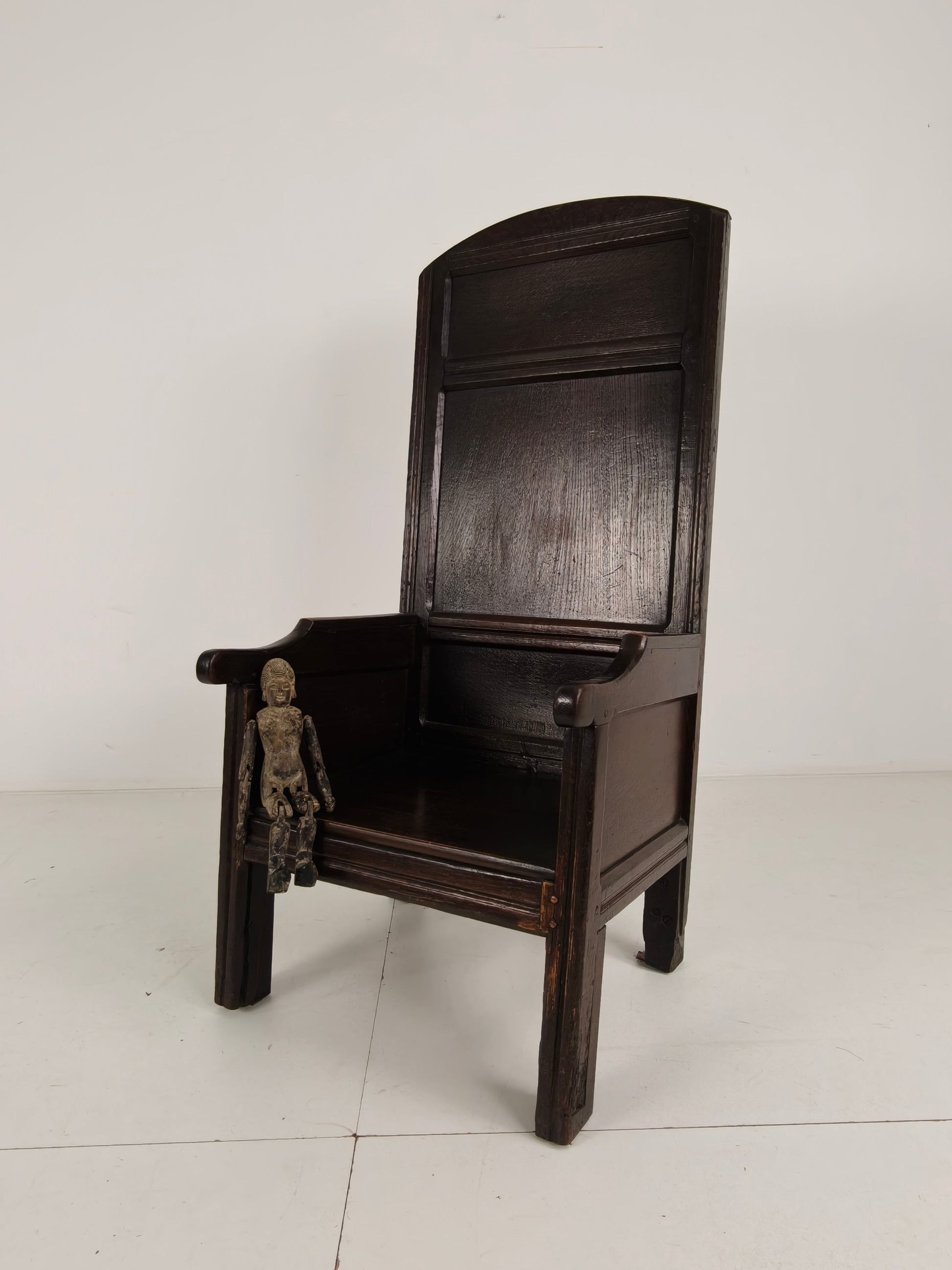 18th Century English Fireplace Chair – High Back with 5 Legs 18th Century English Fireplace Chair – High Back with 5 Legs