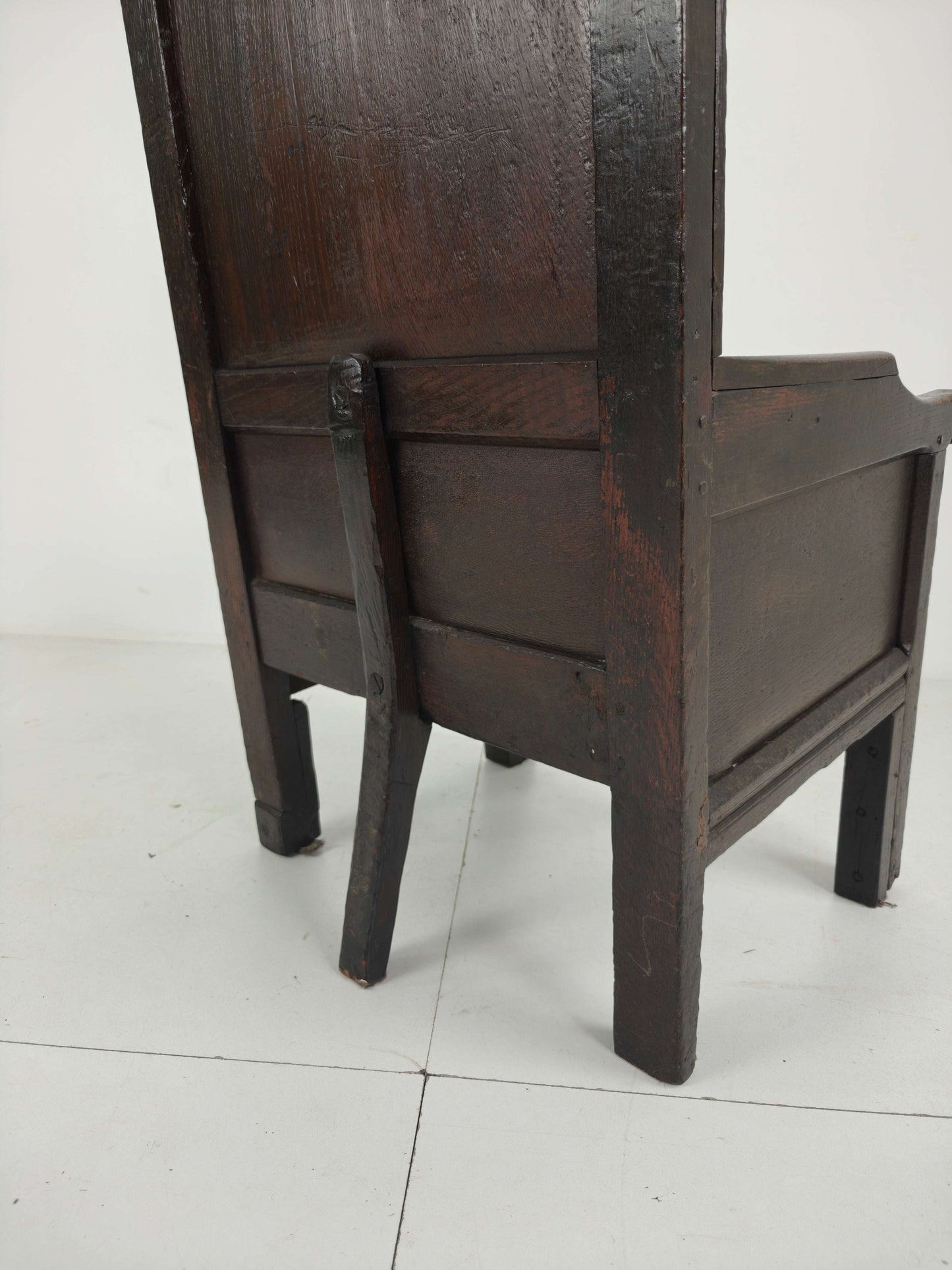 18th Century English Fireplace Chair – High Back with 5 Legs 18th Century English Fireplace Chair – High Back with 5 Legs