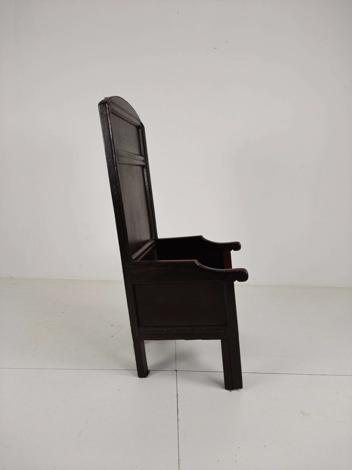 18th Century English Fireplace Chair – High Back with 5 Legs 18th Century English Fireplace Chair – High Back with 5 Legs