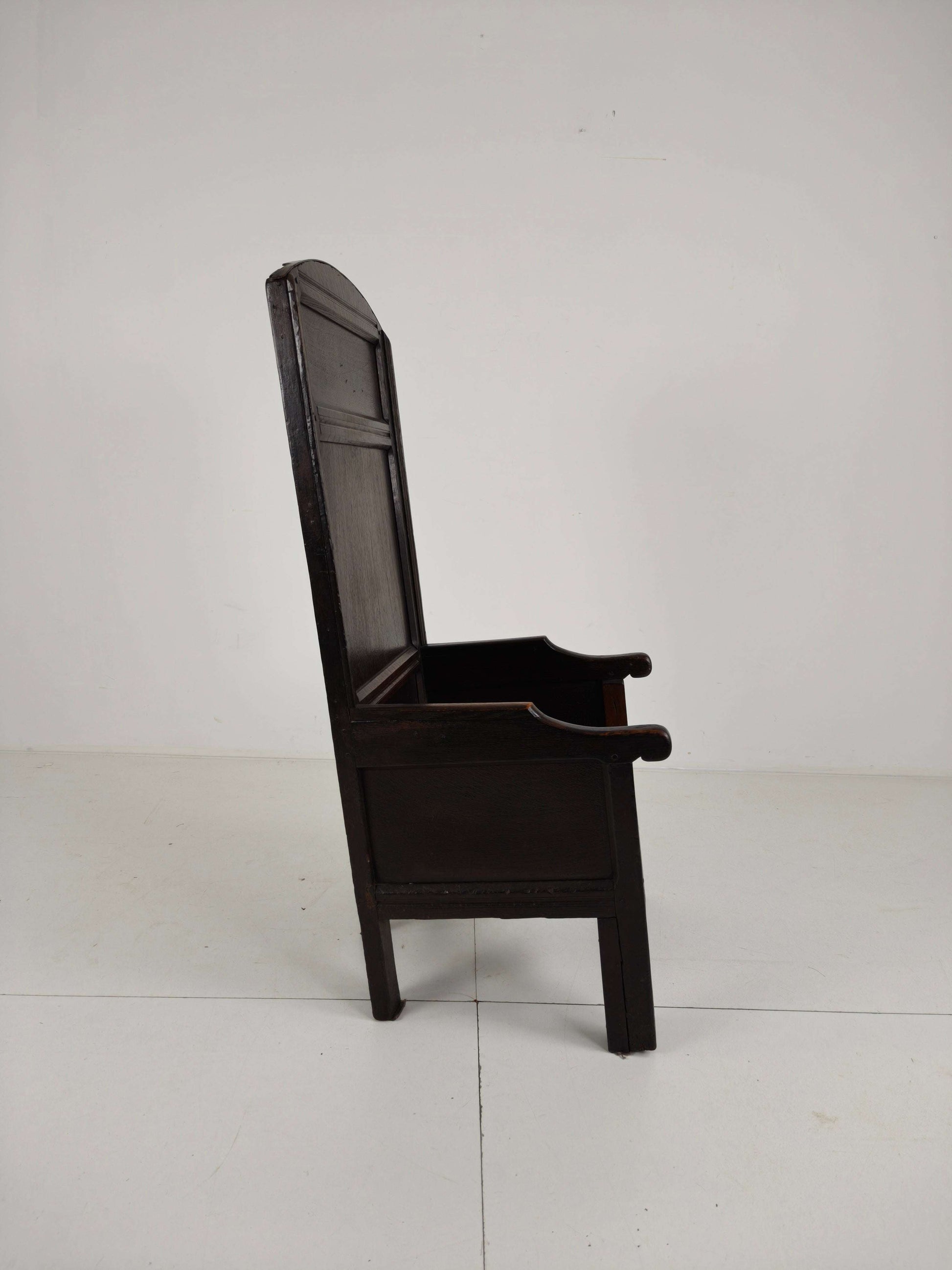 18th Century English Fireplace Chair – High Back with 5 Legs 18th Century English Fireplace Chair – High Back with 5 Legs