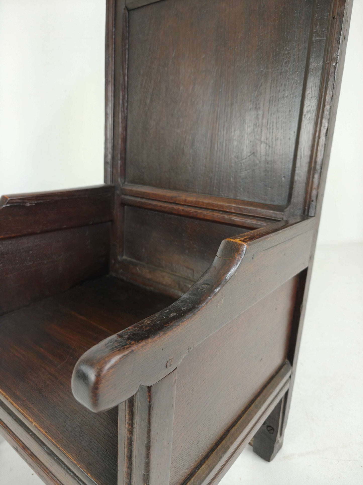 18th Century English Fireplace Chair – High Back with 5 Legs 18th Century English Fireplace Chair – High Back with 5 Legs