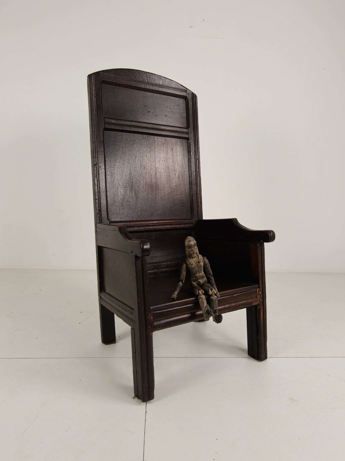 18th Century English Fireplace Chair – High Back with 5 Legs 18th Century English Fireplace Chair – High Back with 5 Legs
