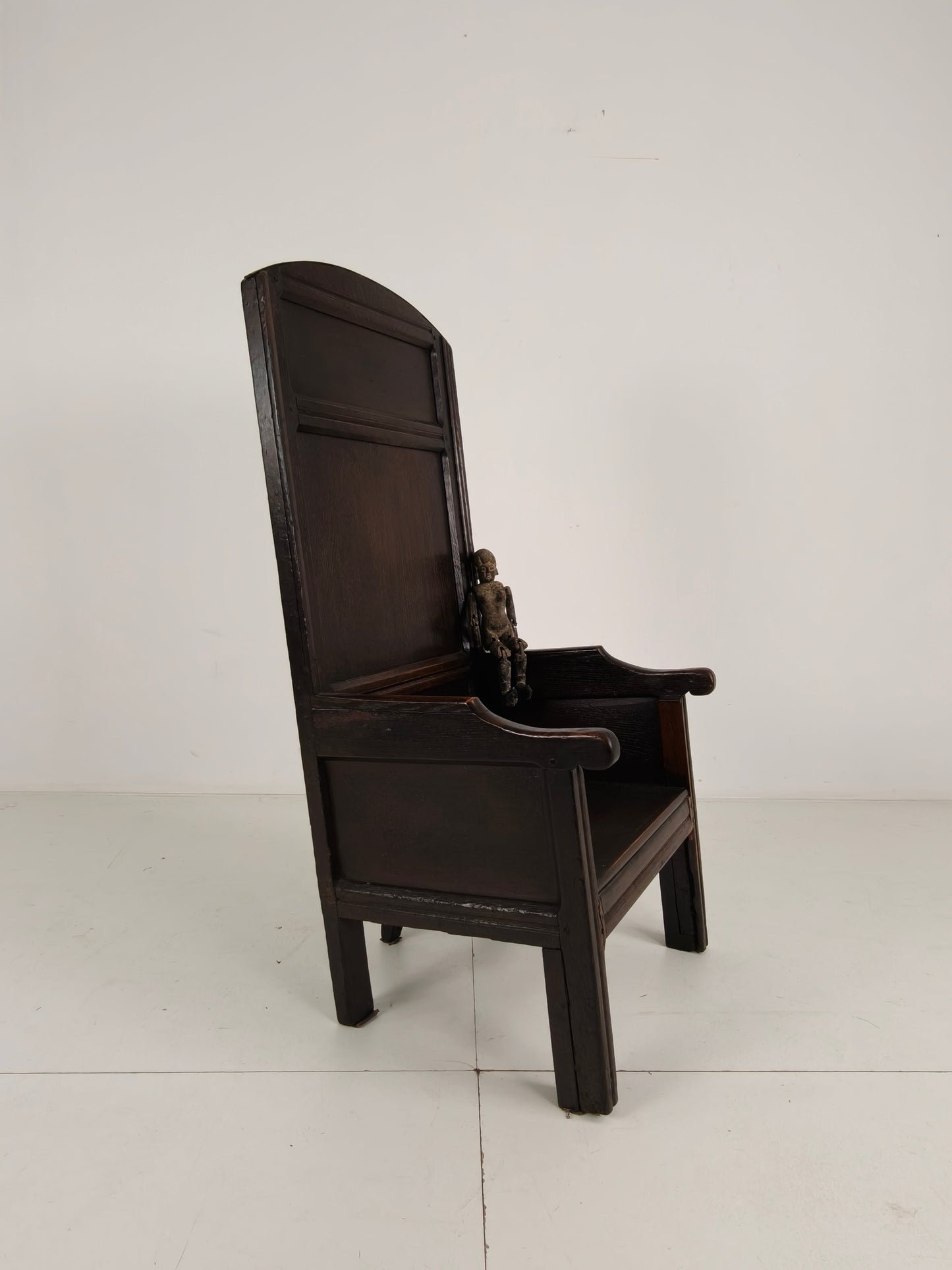 18th Century English Fireplace Chair – High Back with 5 Legs 18th Century English Fireplace Chair – High Back with 5 Legs