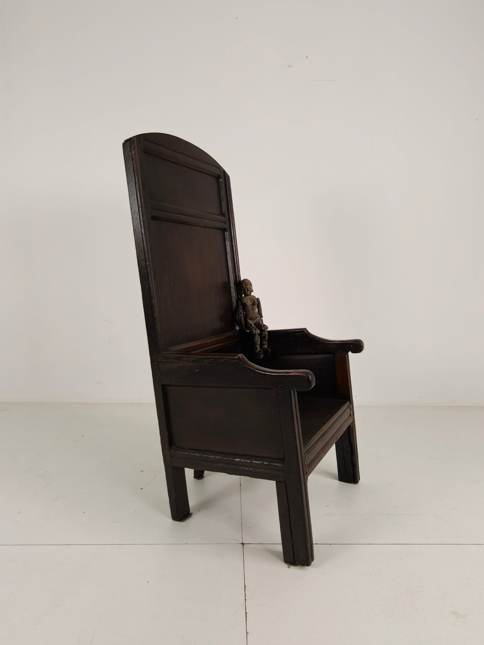 18th Century English Fireplace Chair – High Back with 5 Legs 18th Century English Fireplace Chair – High Back with 5 Legs