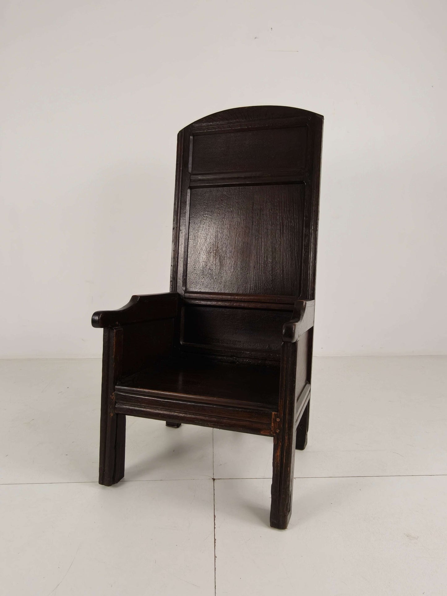 18th Century English Fireplace Chair – High Back with 5 Legs 18th Century English Fireplace Chair – High Back with 5 Legs