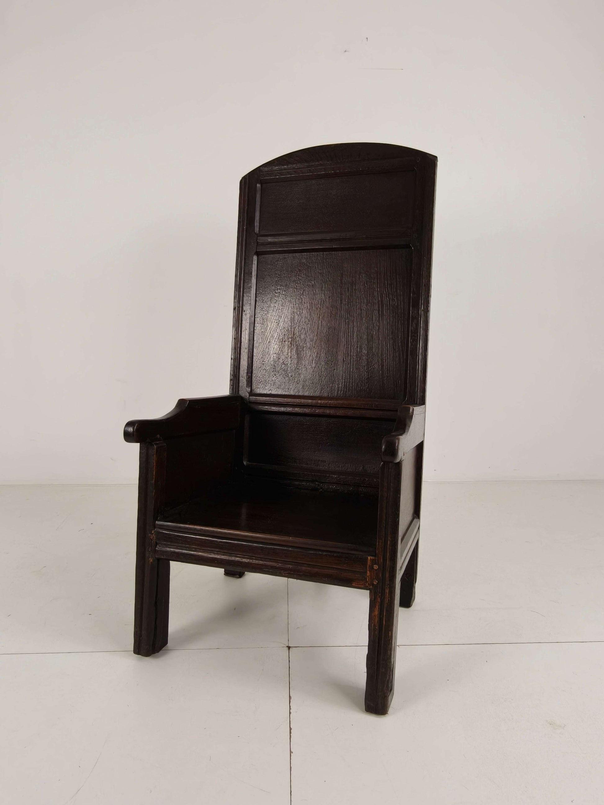 18th Century English Fireplace Chair – High Back with 5 Legs 18th Century English Fireplace Chair – High Back with 5 Legs