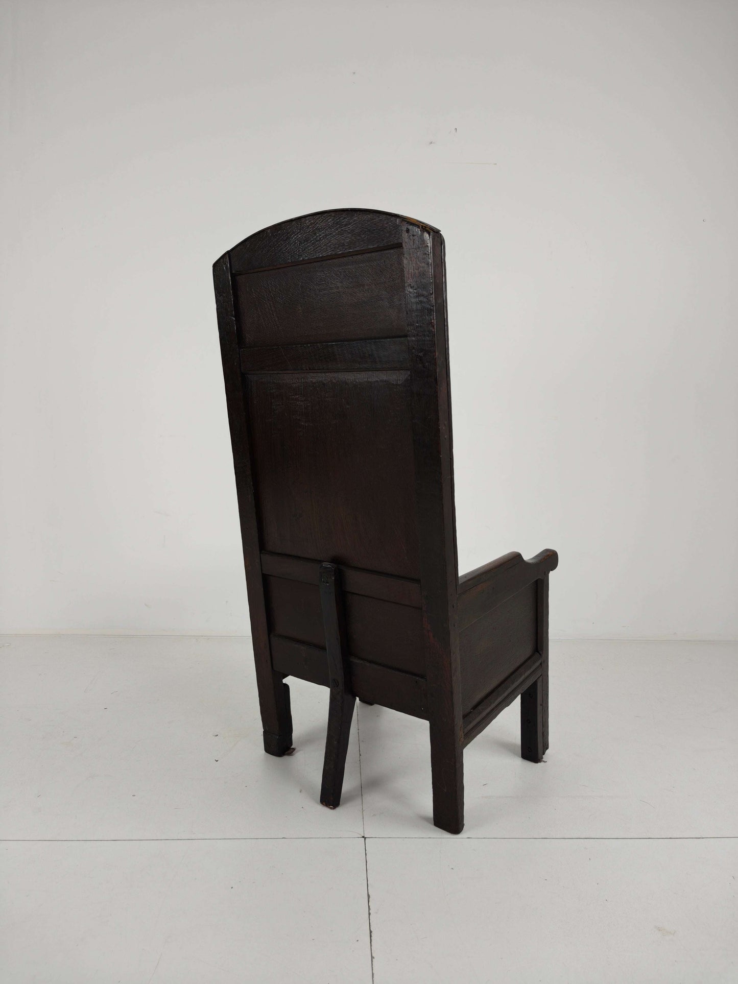 18th Century English Fireplace Chair – High Back with 5 Legs 18th Century English Fireplace Chair – High Back with 5 Legs