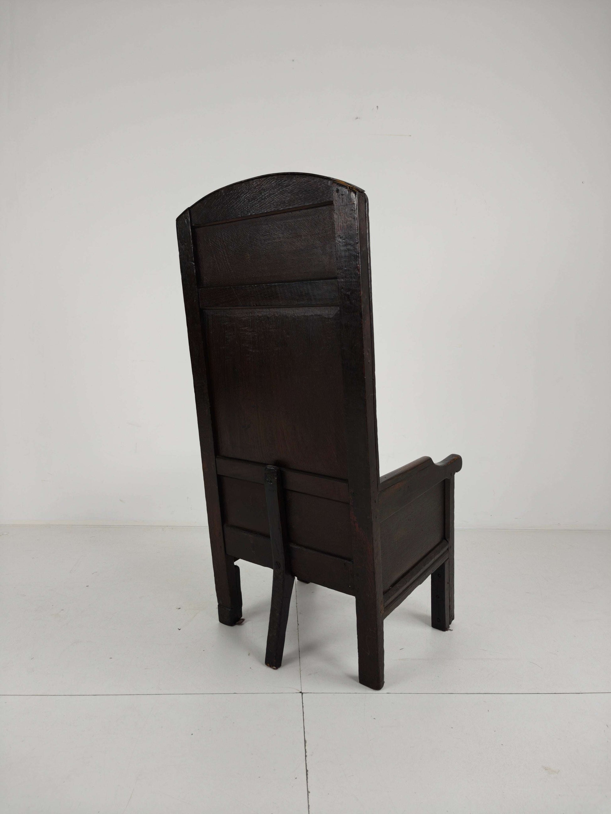 18th Century English Fireplace Chair – High Back with 5 Legs 18th Century English Fireplace Chair – High Back with 5 Legs