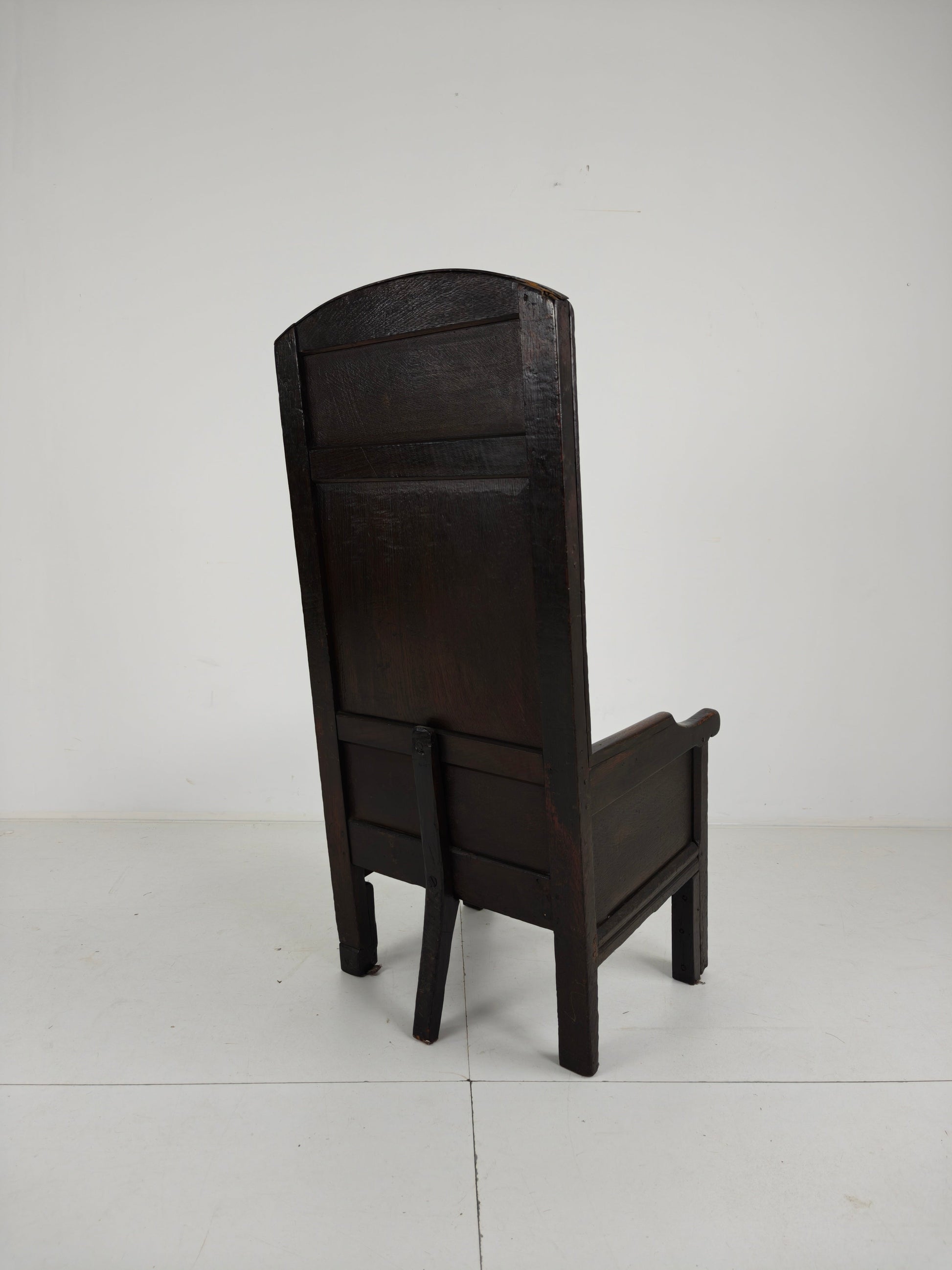 18th Century English Fireplace Chair – High Back with 5 Legs 18th Century English Fireplace Chair – High Back with 5 Legs