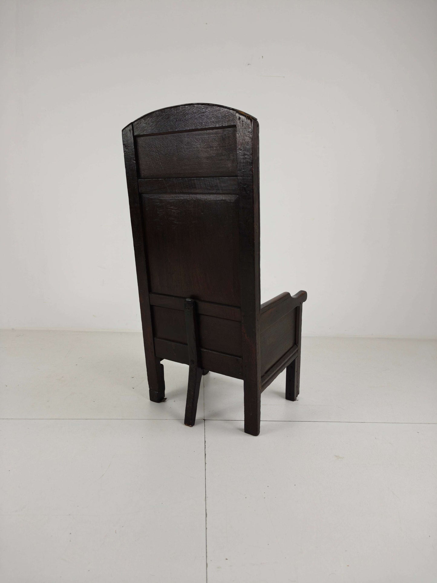 18th Century English Fireplace Chair – High Back with 5 Legs 18th Century English Fireplace Chair – High Back with 5 Legs