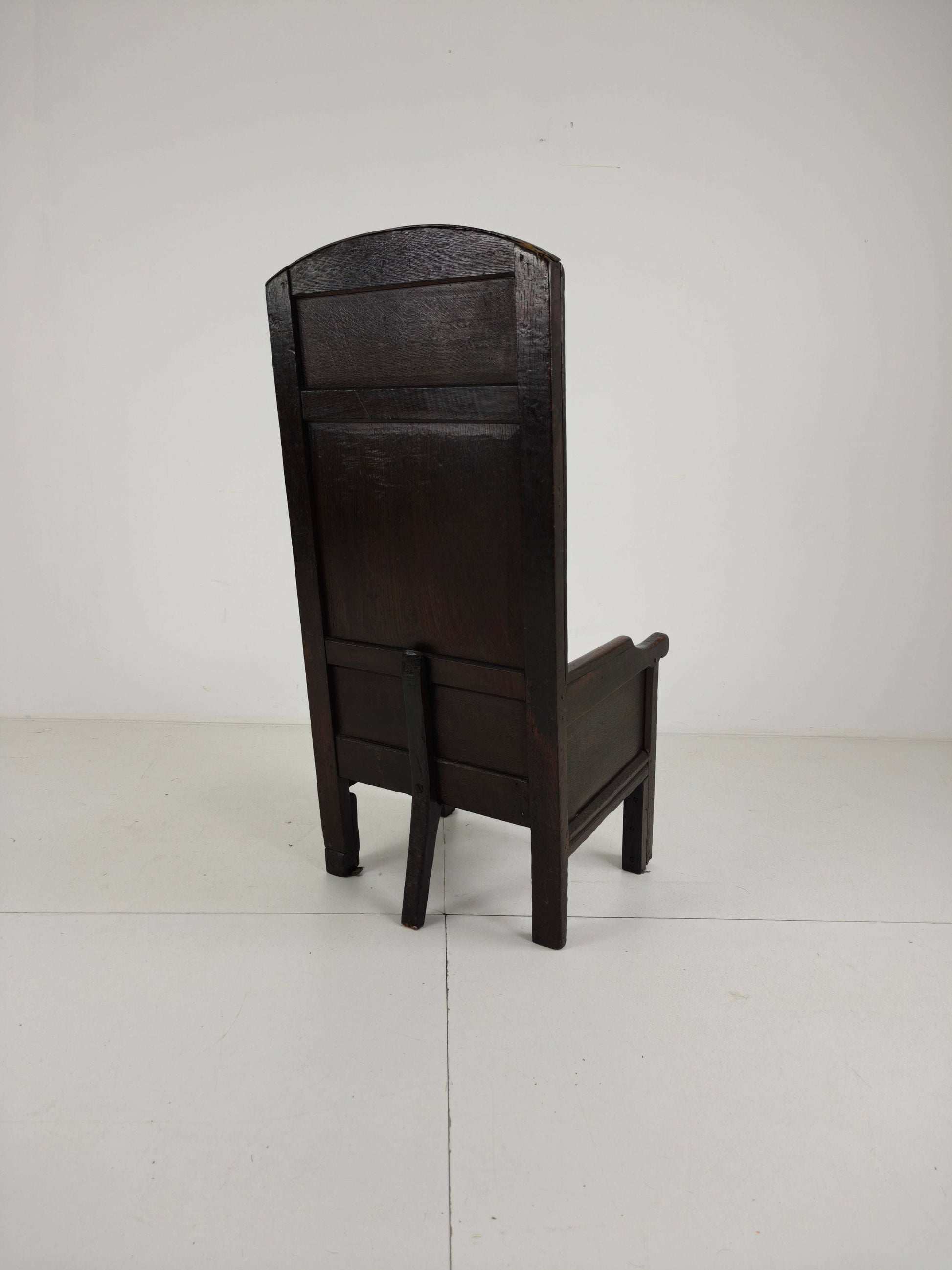 18th Century English Fireplace Chair – High Back with 5 Legs 18th Century English Fireplace Chair – High Back with 5 Legs