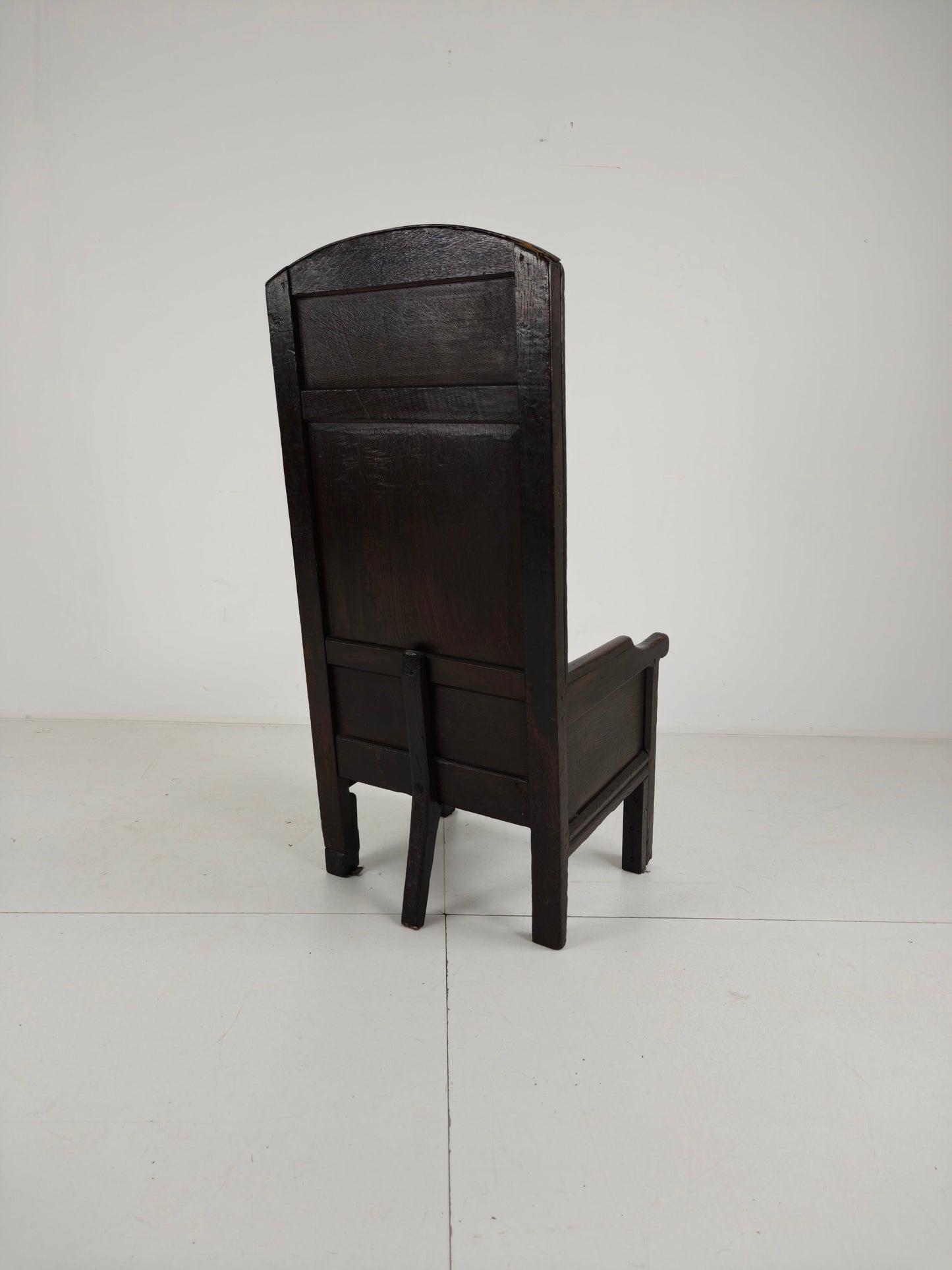 18th Century English Fireplace Chair – High Back with 5 Legs 18th Century English Fireplace Chair – High Back with 5 Legs