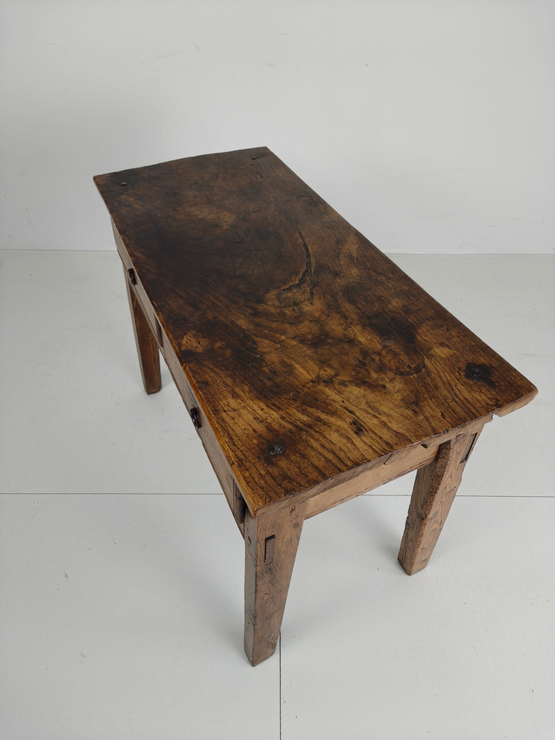 18th Century Spanish Chestnut Wood Table / Side Table 18th Century Spanish Chestnut Wood Table / Side Table