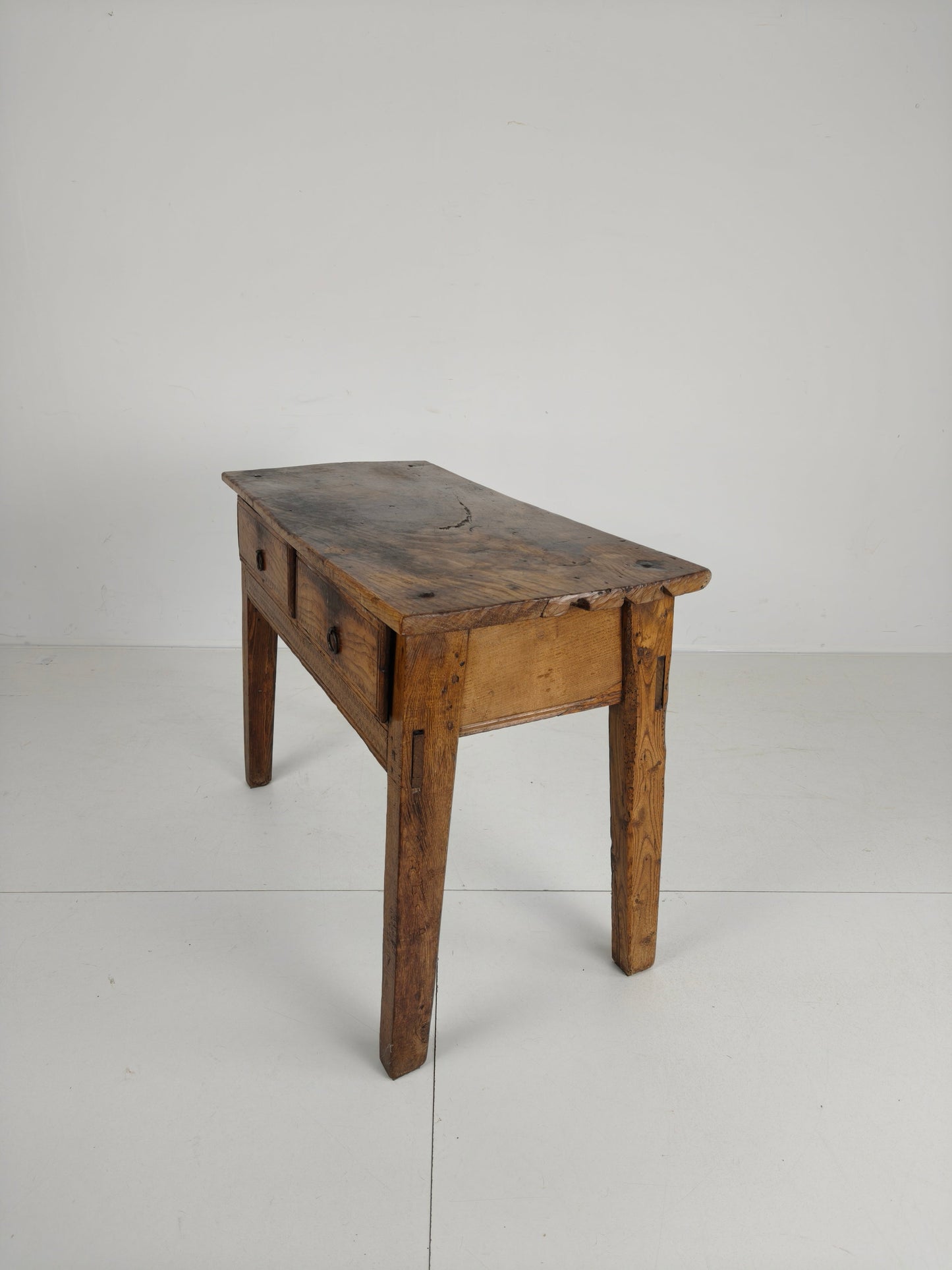 18th Century Spanish Chestnut Wood Table / Side Table 18th Century Spanish Chestnut Wood Table / Side Table