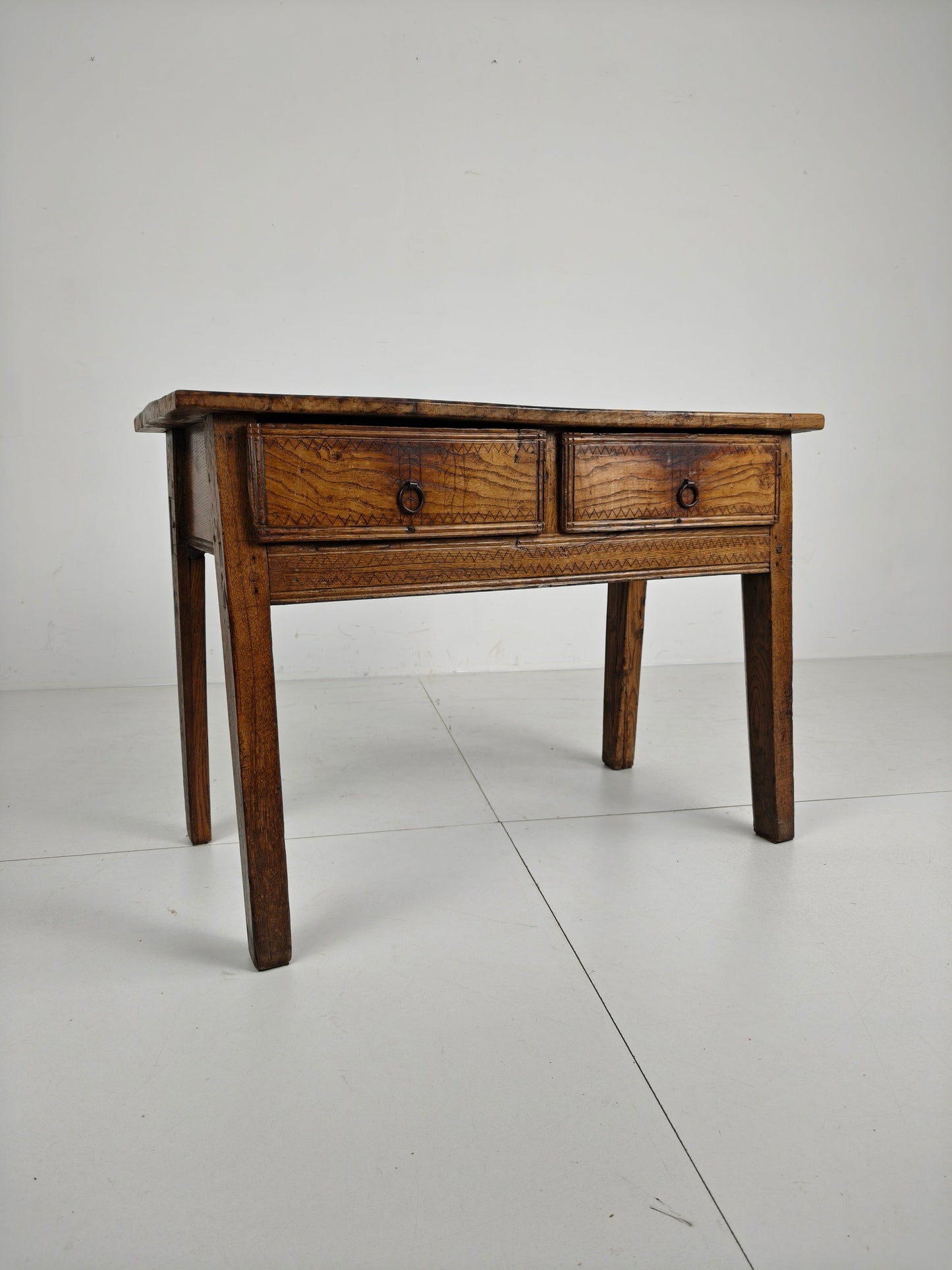 18th Century Spanish Chestnut Wood Table / Side Table 18th Century Spanish Chestnut Wood Table / Side Table