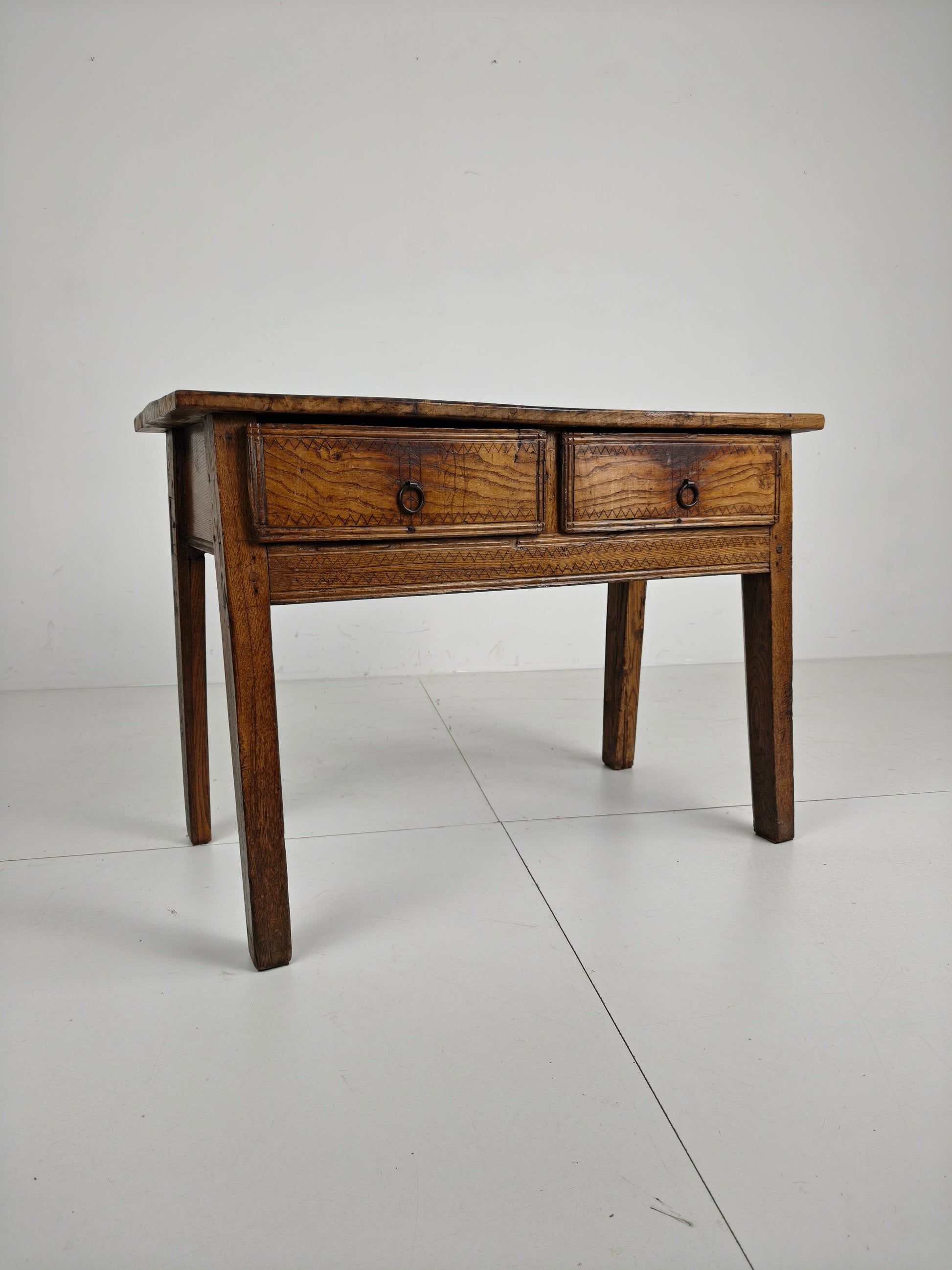 18th Century Spanish Chestnut Wood Table / Side Table 18th Century Spanish Chestnut Wood Table / Side Table