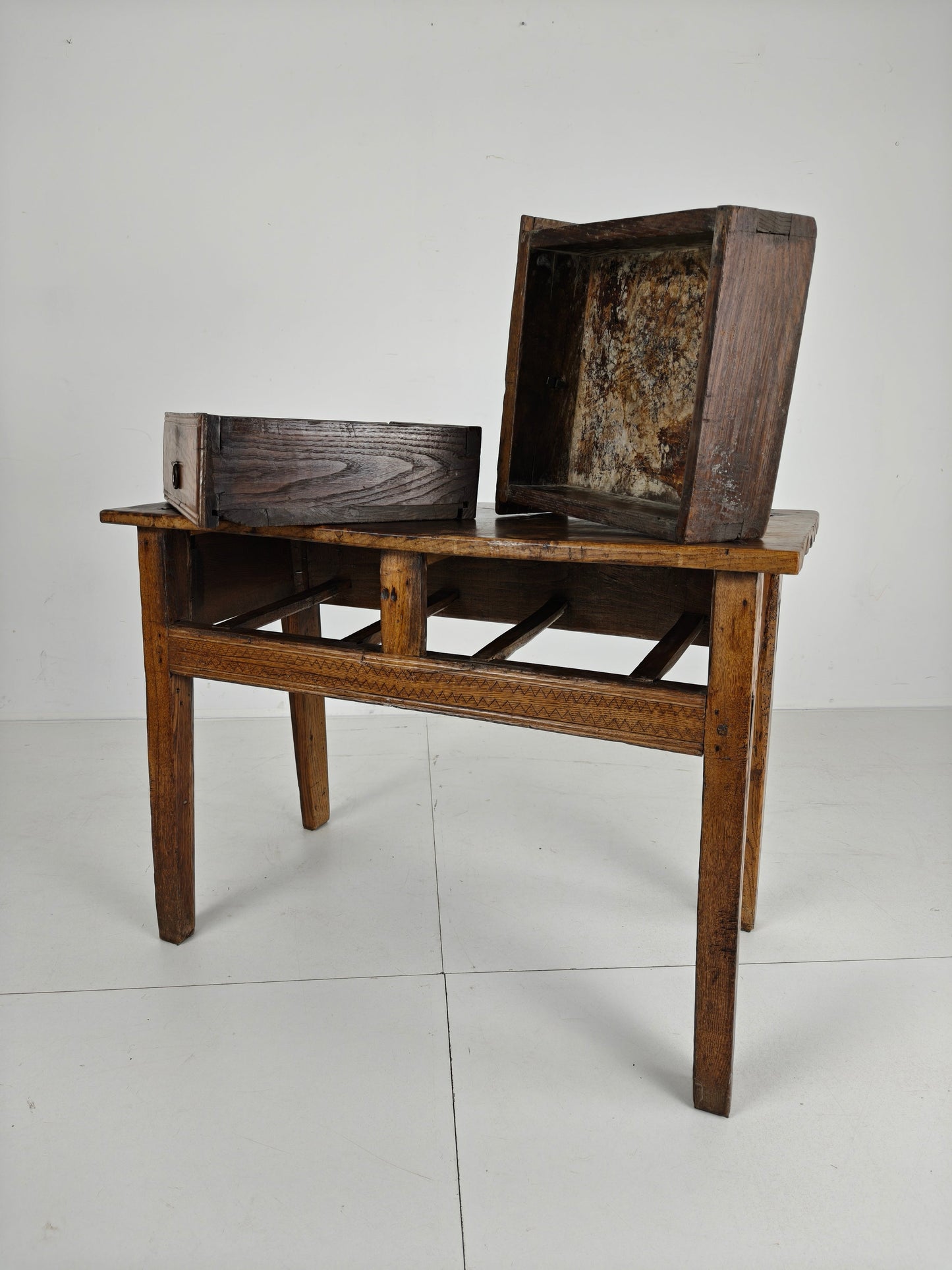 18th Century Spanish Chestnut Wood Table / Side Table 18th Century Spanish Chestnut Wood Table / Side Table