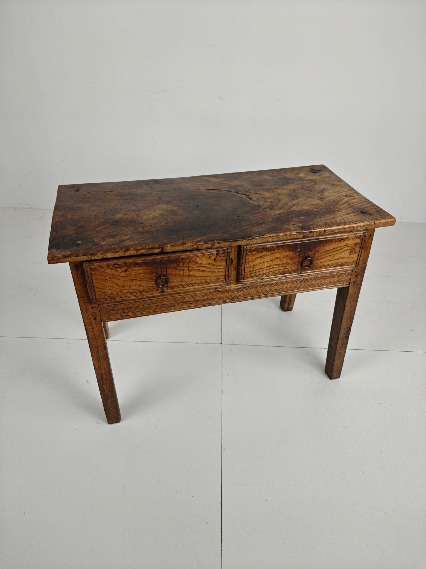 18th Century Spanish Chestnut Wood Table / Side Table 18th Century Spanish Chestnut Wood Table / Side Table