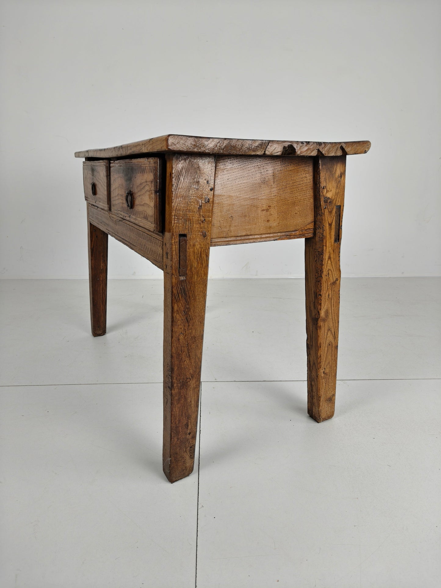 18th Century Spanish Chestnut Wood Table / Side Table 18th Century Spanish Chestnut Wood Table / Side Table
