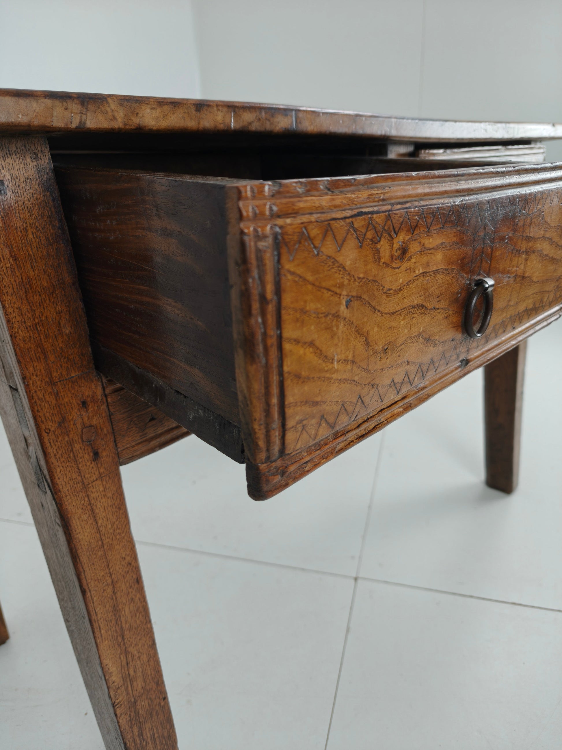 18th Century Spanish Chestnut Wood Table / Side Table 18th Century Spanish Chestnut Wood Table / Side Table