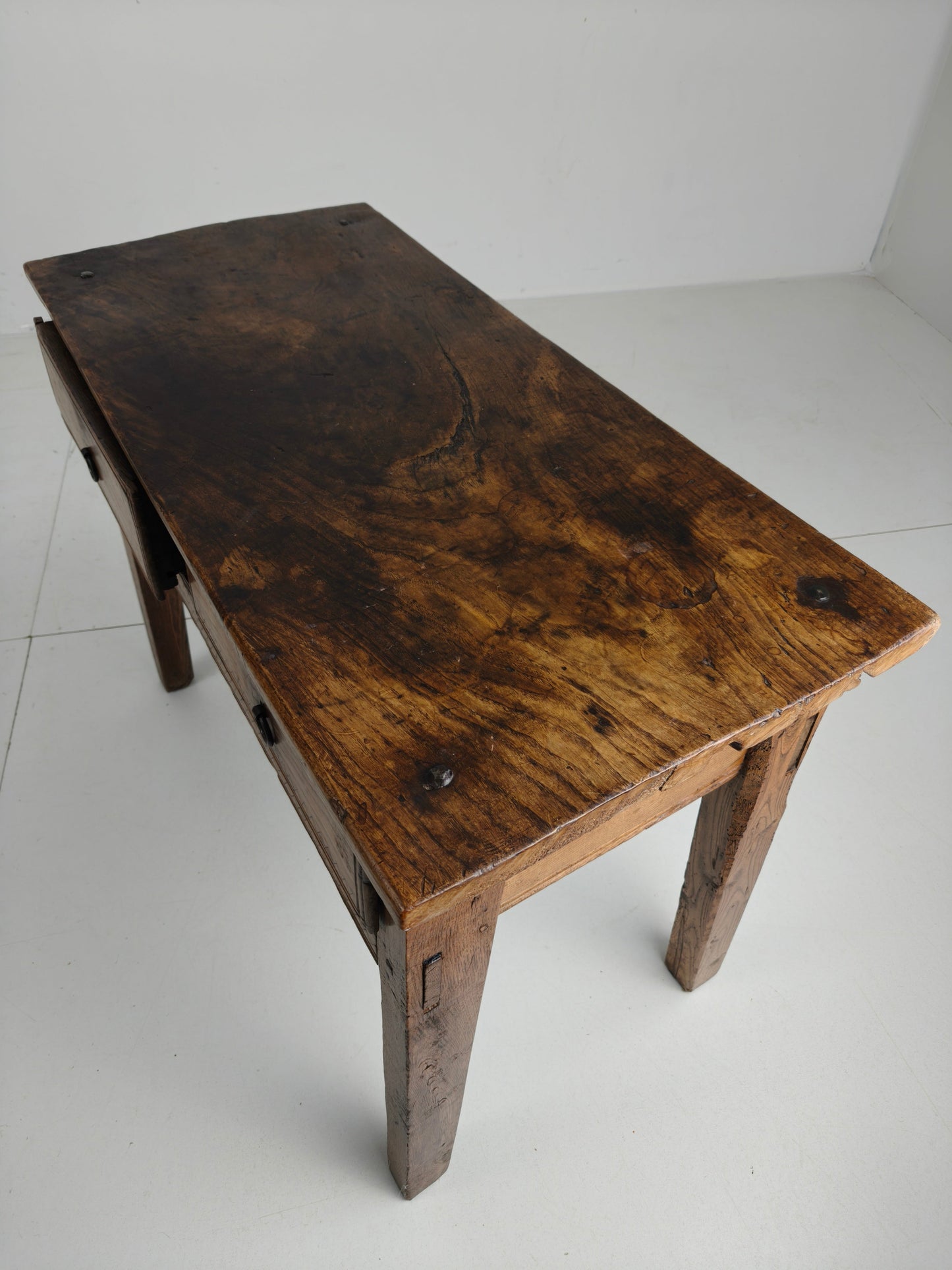 18th Century Spanish Chestnut Wood Table / Side Table 18th Century Spanish Chestnut Wood Table / Side Table