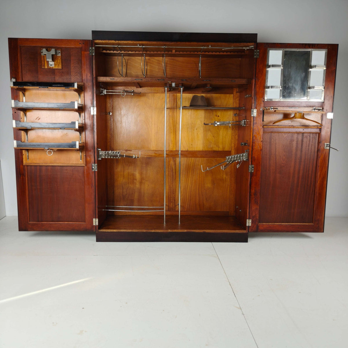1920s Compactom Ltd Gentleman’s Wardrobe – Fully Fitted Interior 1920s Compactom Ltd Gentleman’s Wardrobe – Fully Fitted Interior