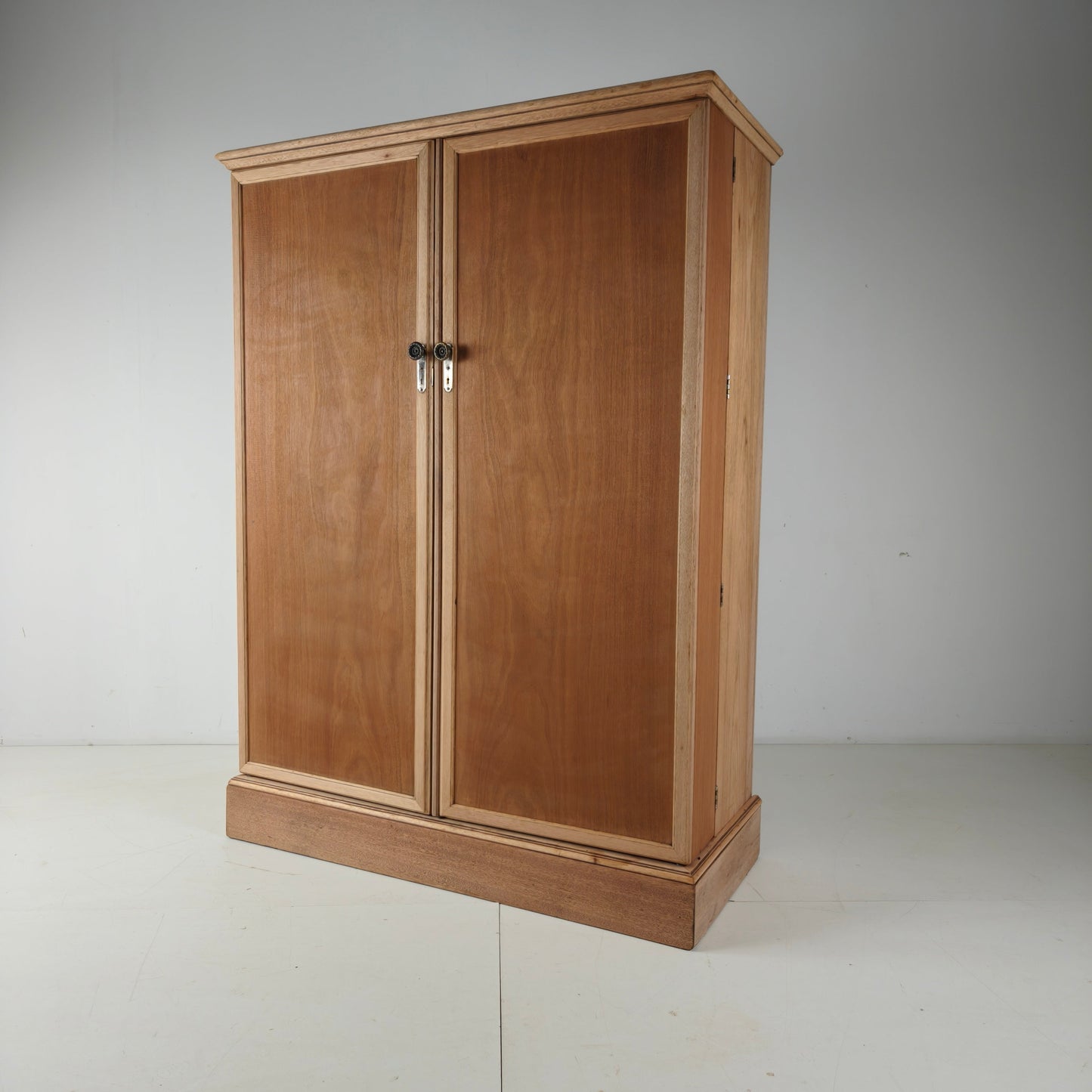 1920s Compactom Ltd Gentleman’s Wardrobe in Light Oak 1920s Compactom Ltd Gentleman’s Wardrobe in Light Oak