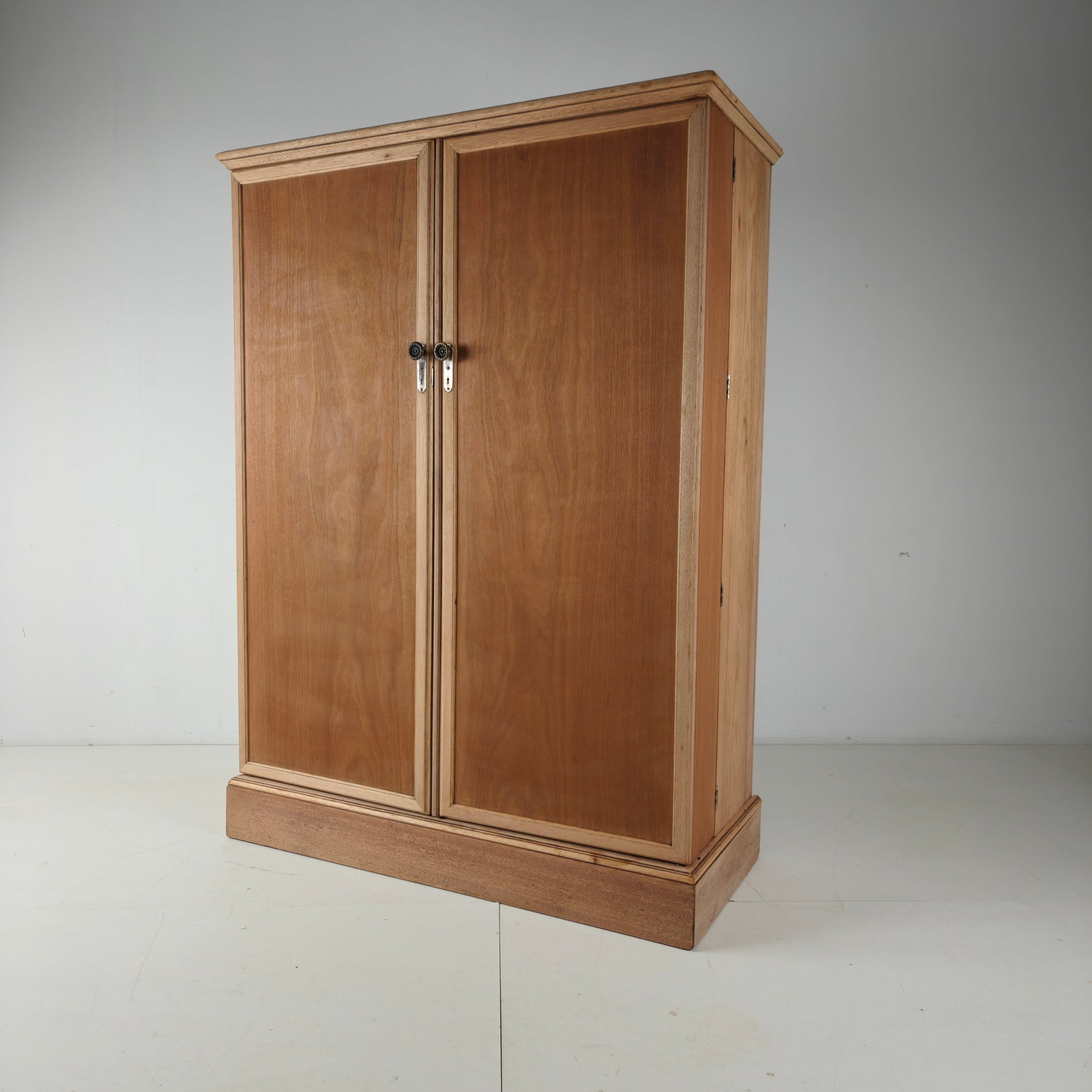 1920s Compactom Ltd Gentleman’s Wardrobe in Light Oak 1920s Compactom Ltd Gentleman’s Wardrobe in Light Oak
