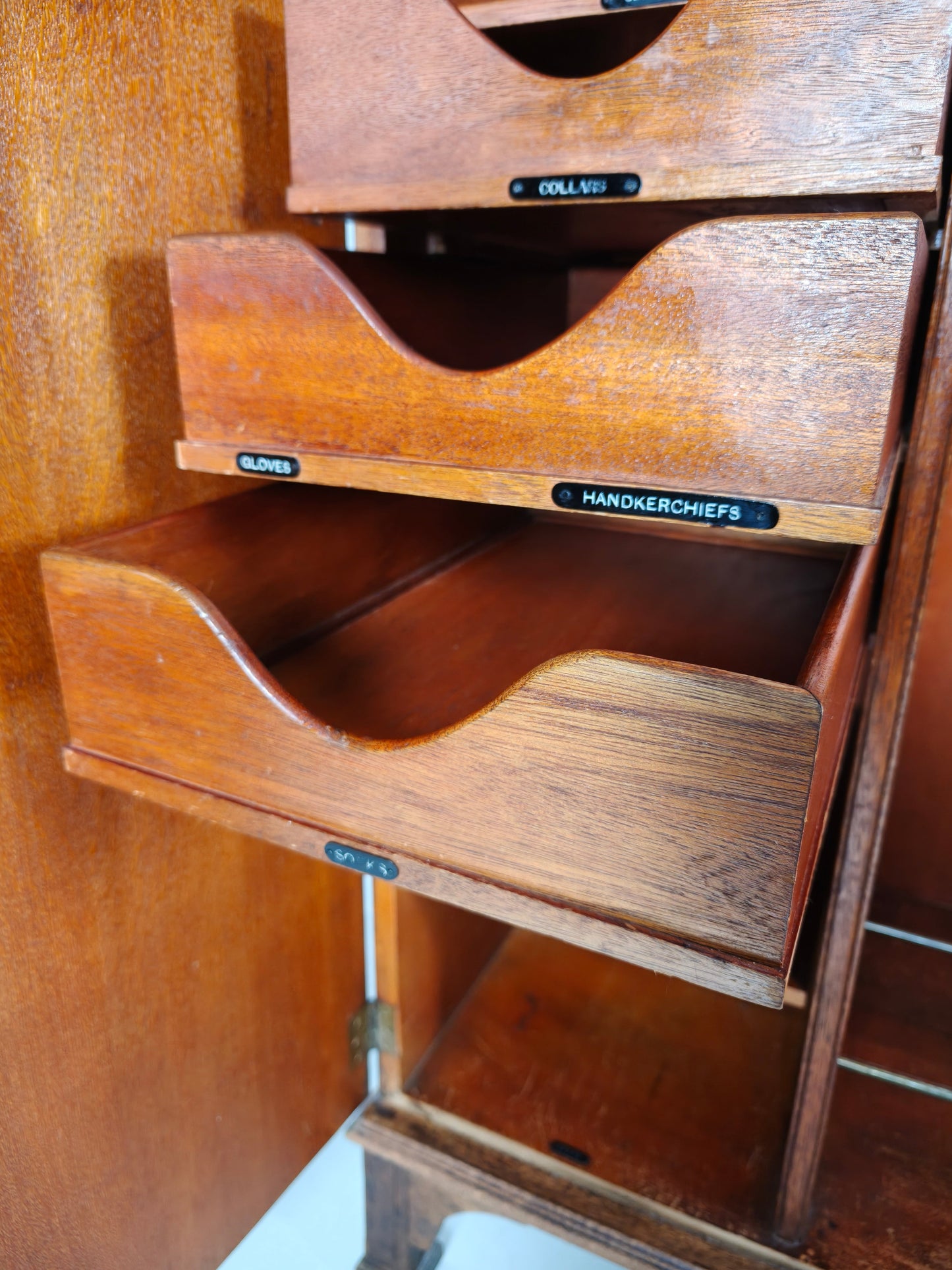 1920s Light Oak Compactom Ltd Gentleman’s Wardrobe 1920s Light Oak Compactom Ltd Gentleman’s Wardrobe