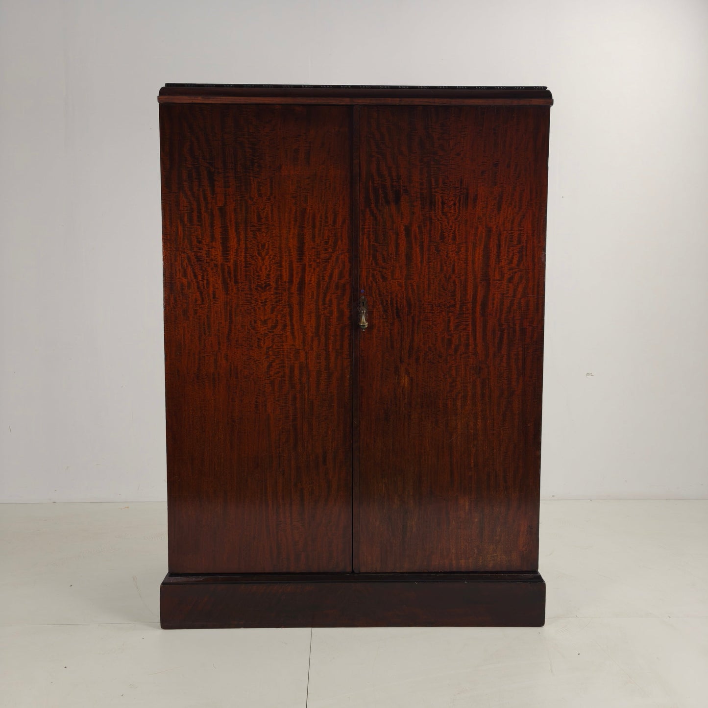 1920s Mahogany and Oak Compactom Ltd Gentleman’s Wardrobe 1920s Mahogany and Oak Compactom Ltd Gentleman’s Wardrobe