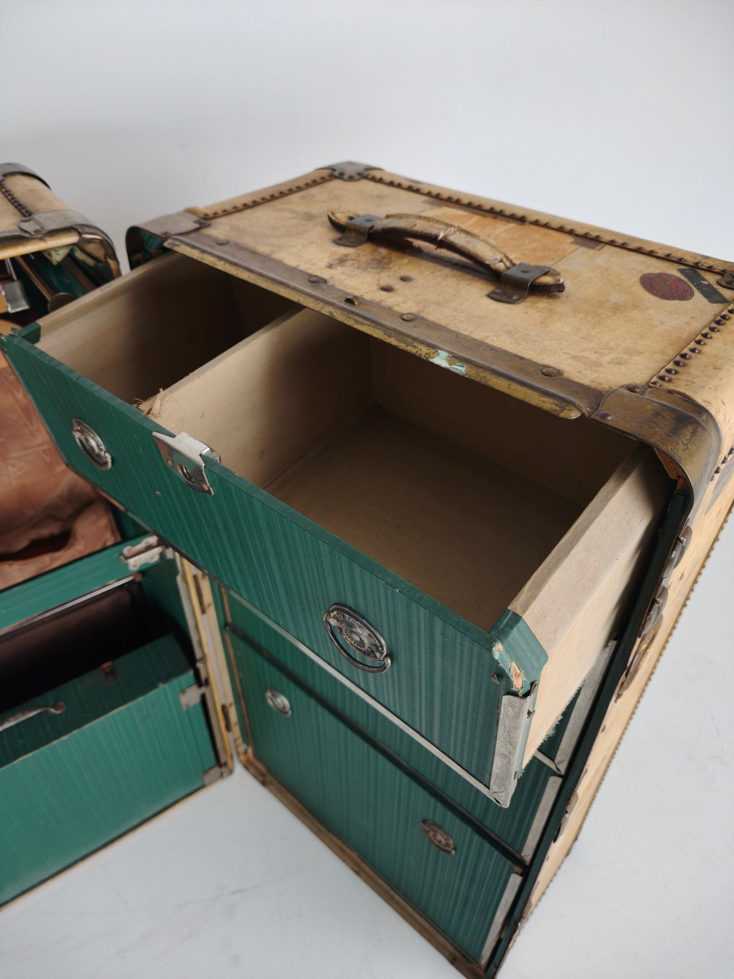1930s Wardrobe Steamer Trunk by Hartmann – Goat Skin Chest 1930s Wardrobe Steamer Trunk by Hartmann – Goat Skin Chest