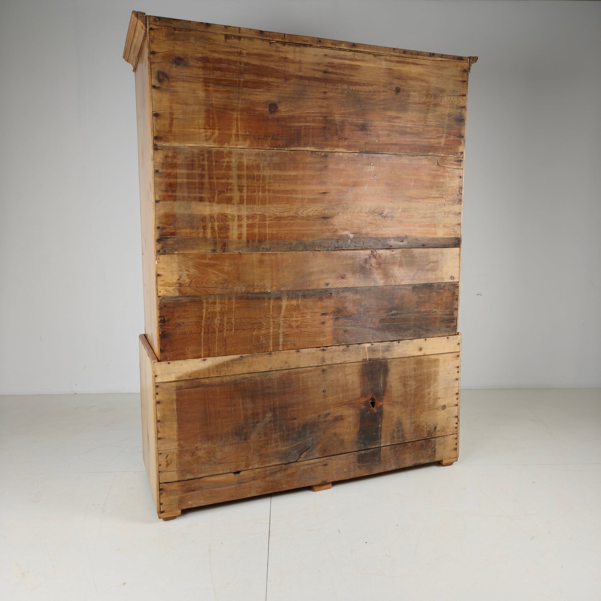 19th Century English Pine Housekeeper’s Cupboard 19th Century English Pine Housekeeper’s Cupboard