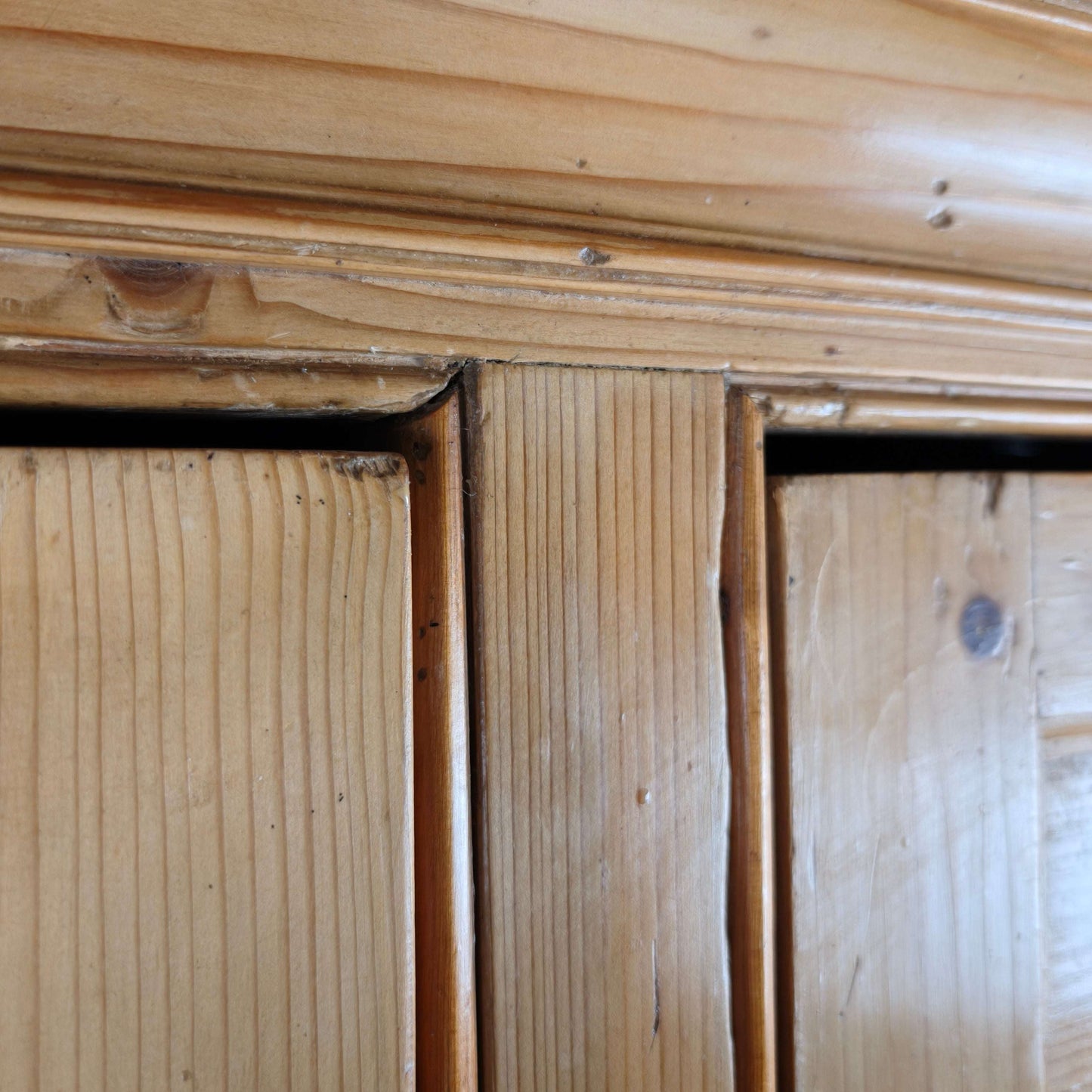19th Century English Pine Housekeeper’s Cupboard 19th Century English Pine Housekeeper’s Cupboard