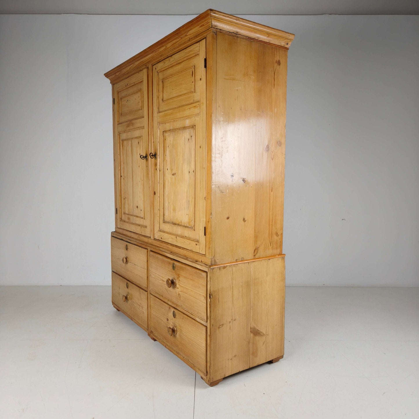 19th Century English Pine Housekeeper’s Cupboard 19th Century English Pine Housekeeper’s Cupboard