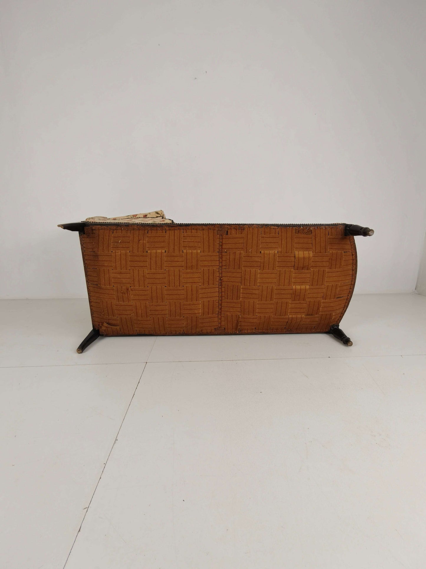 19th-Century French Chaise Longue / Daybed – Original Floral Upholstery 19th-Century French Chaise Longue / Daybed – Original Floral Upholstery