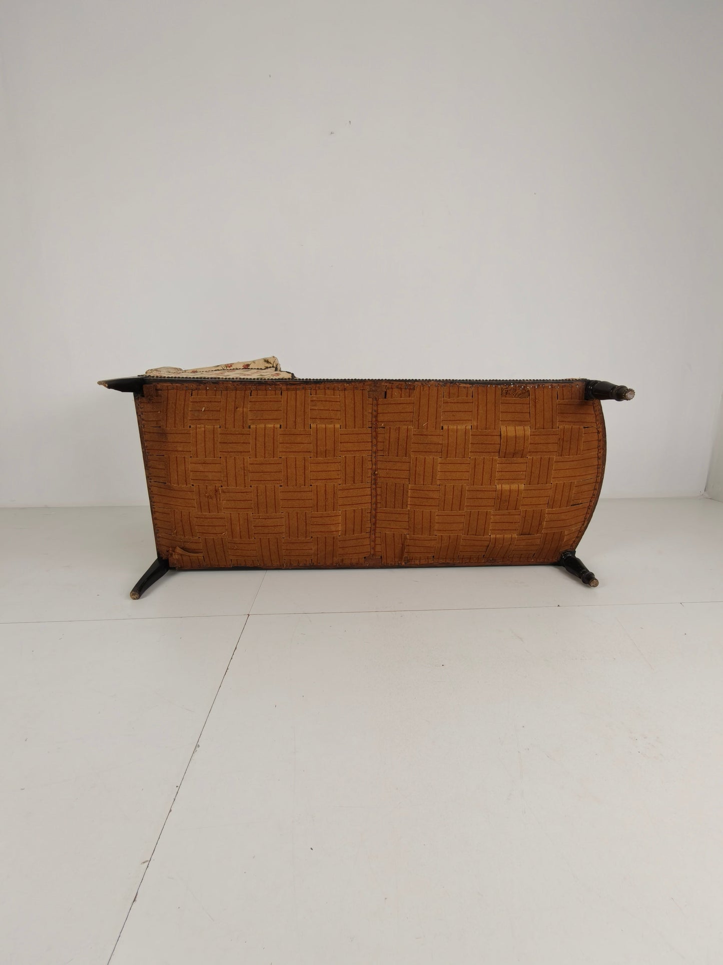19th-Century French Chaise Longue / Daybed – Original Floral Upholstery 19th-Century French Chaise Longue / Daybed – Original Floral Upholstery