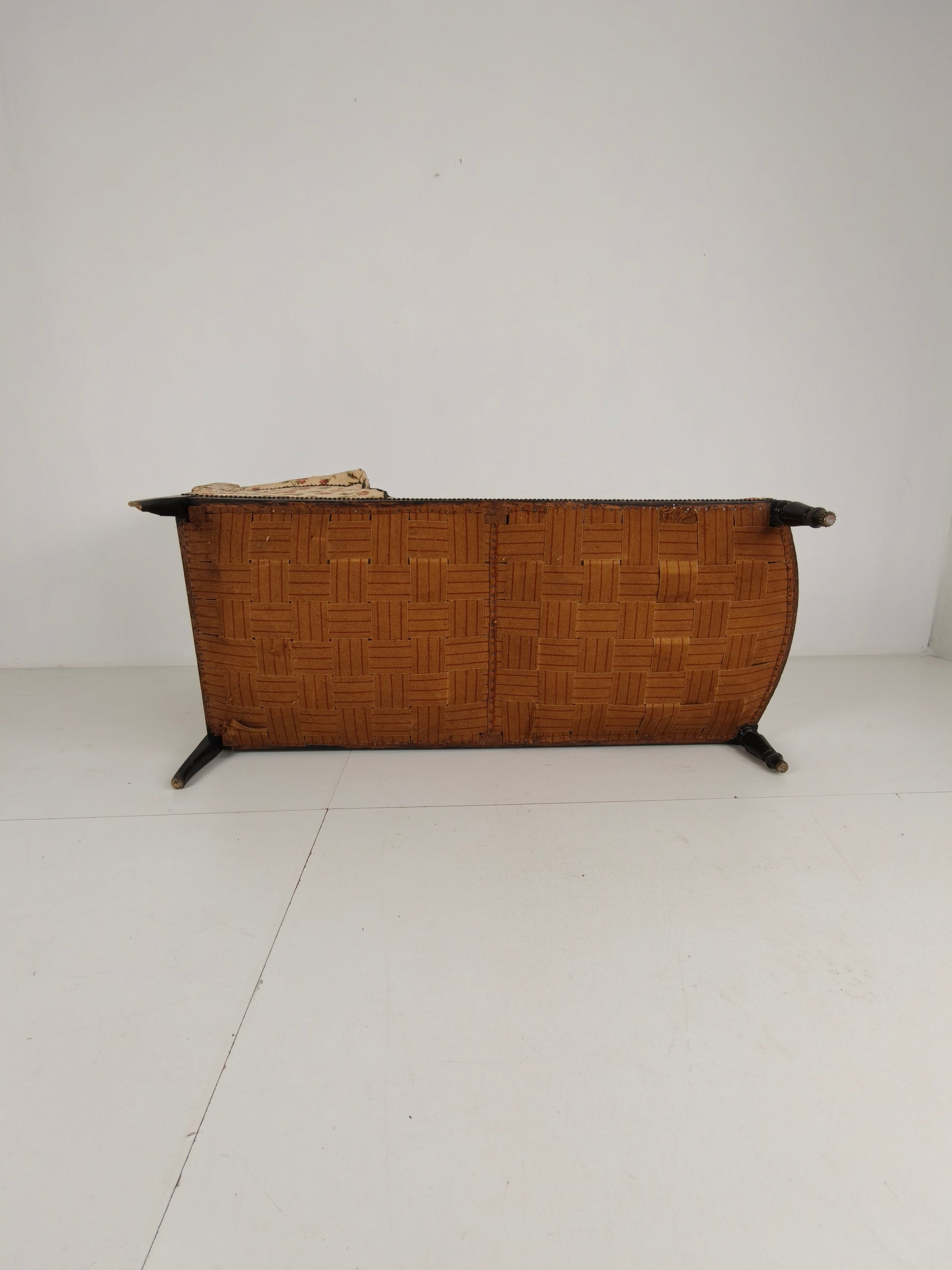 19th-Century French Chaise Longue / Daybed – Original Floral Upholstery 19th-Century French Chaise Longue / Daybed – Original Floral Upholstery